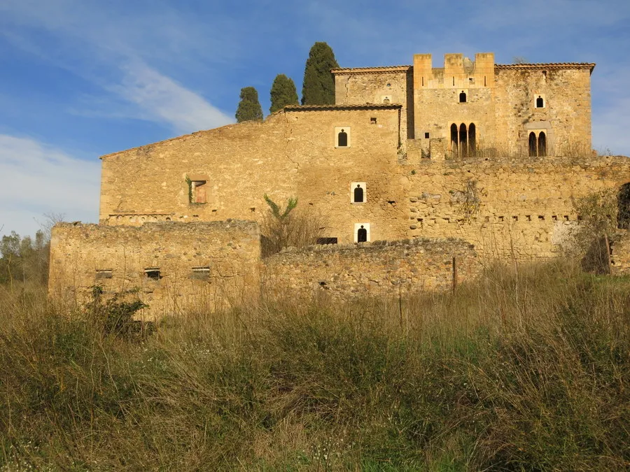Photo showing: Castell d'Arenys, a Garrigàs, Alt Empordà, Catalunya