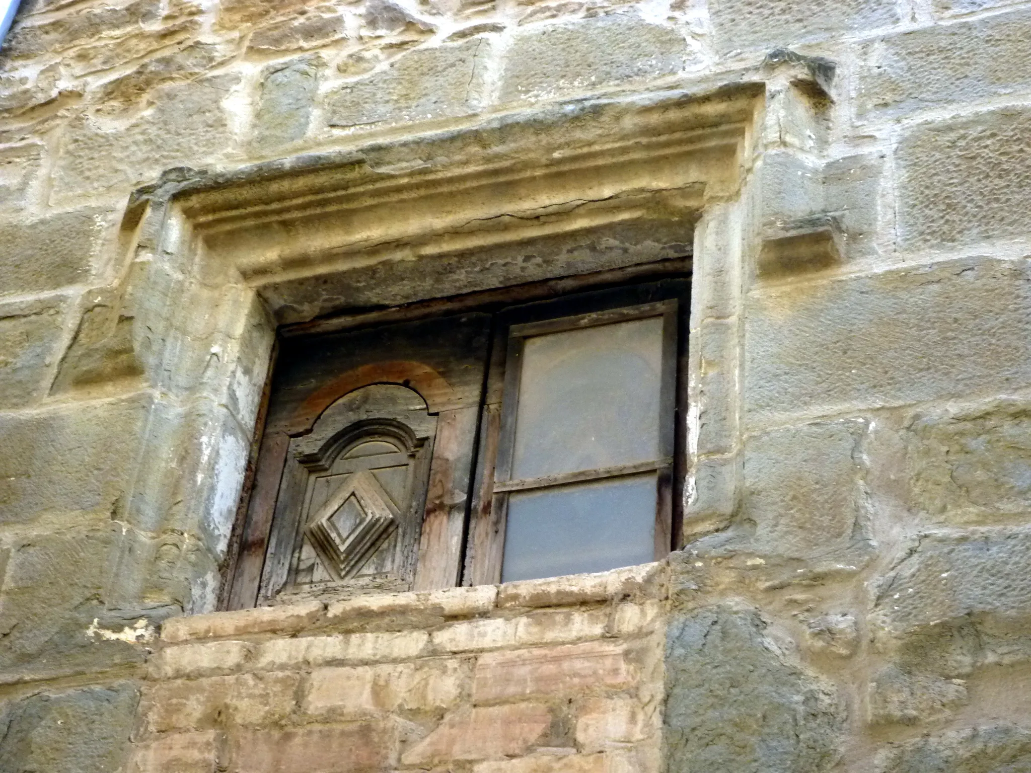 Photo showing: Casa al carrer de l'Església, 1 de Claravalls (Tàrrega) : finestra de la façana de llevant