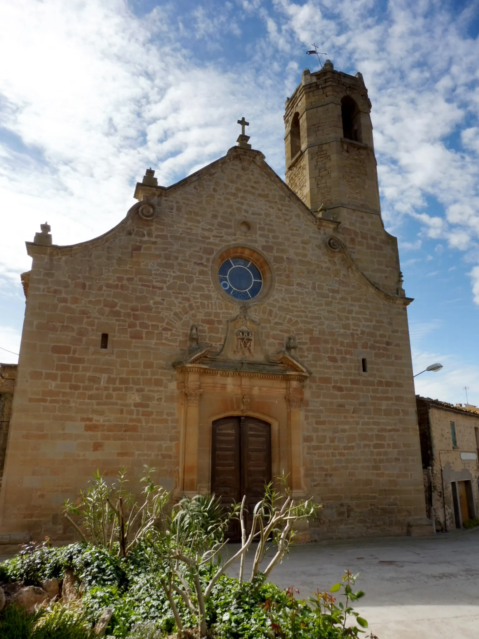 Photo showing: Església parroquial de Santa Maria de Mont-roig (els Plans de Sió)