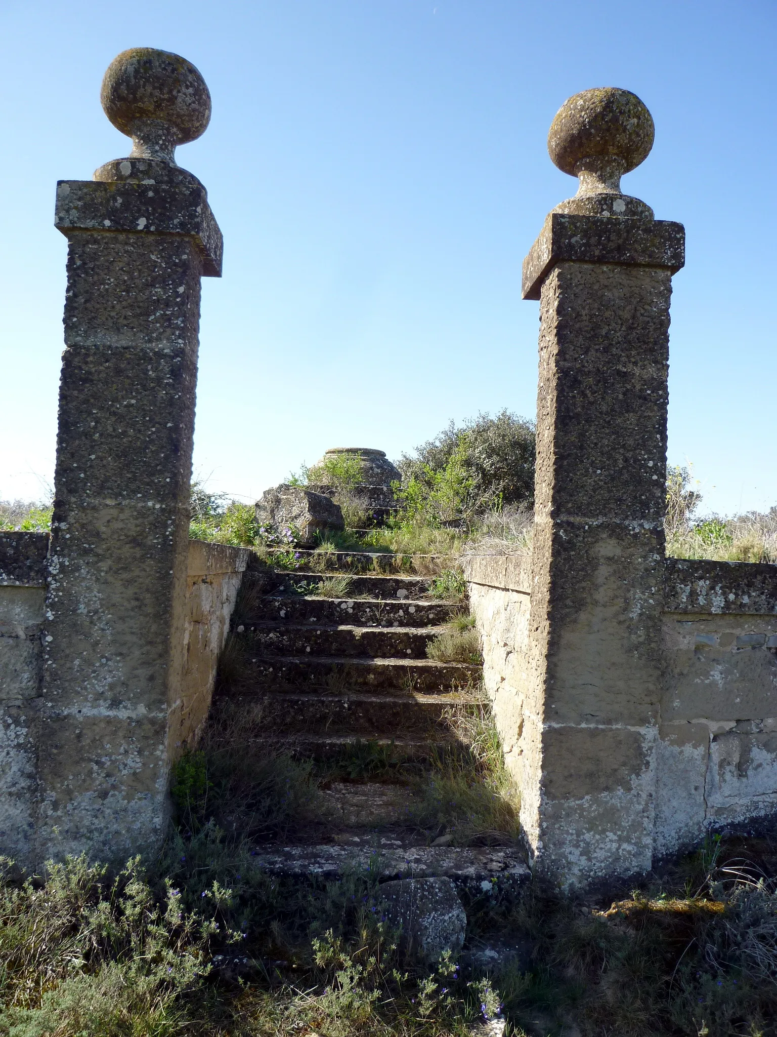Photo showing: La Creu de Condomines (Guissona): escales de pujada a la plataforma circular