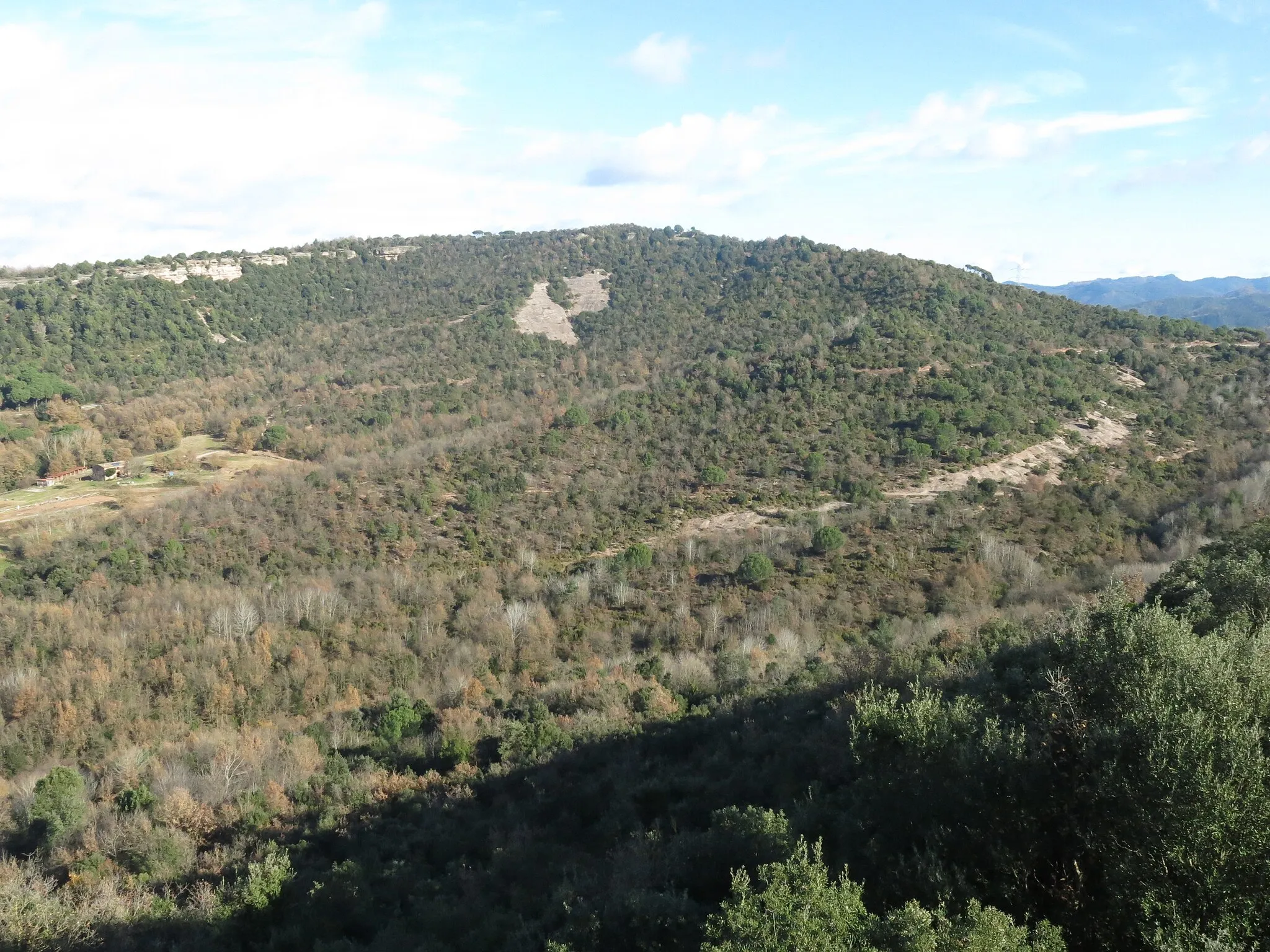 Photo showing: L'Enclusa i la vall de Mansa, des del castell de Taradell