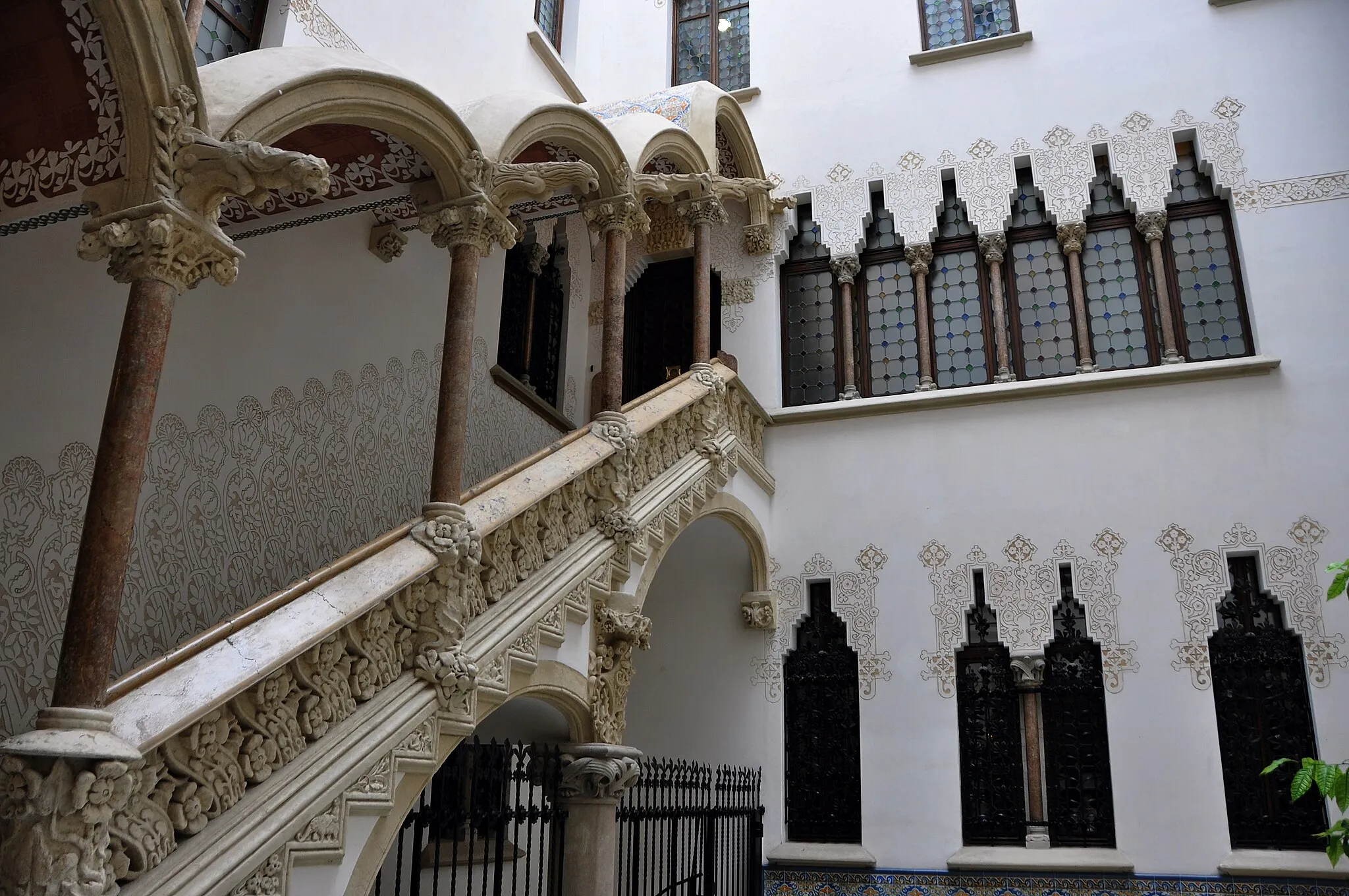 Photo showing: Barcelona (Passeig de Sant Joan). Macaya House (Casa Macaya). 1898-1901 Josep Puig i Cadafalch, architect

en.wikipedia.org/wiki/Josep_Puig_i_Cadafalch