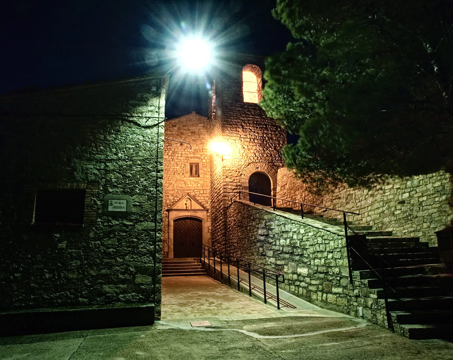 Photo showing: Church Square of Montornès de Segarra (Catalonia, Spain)