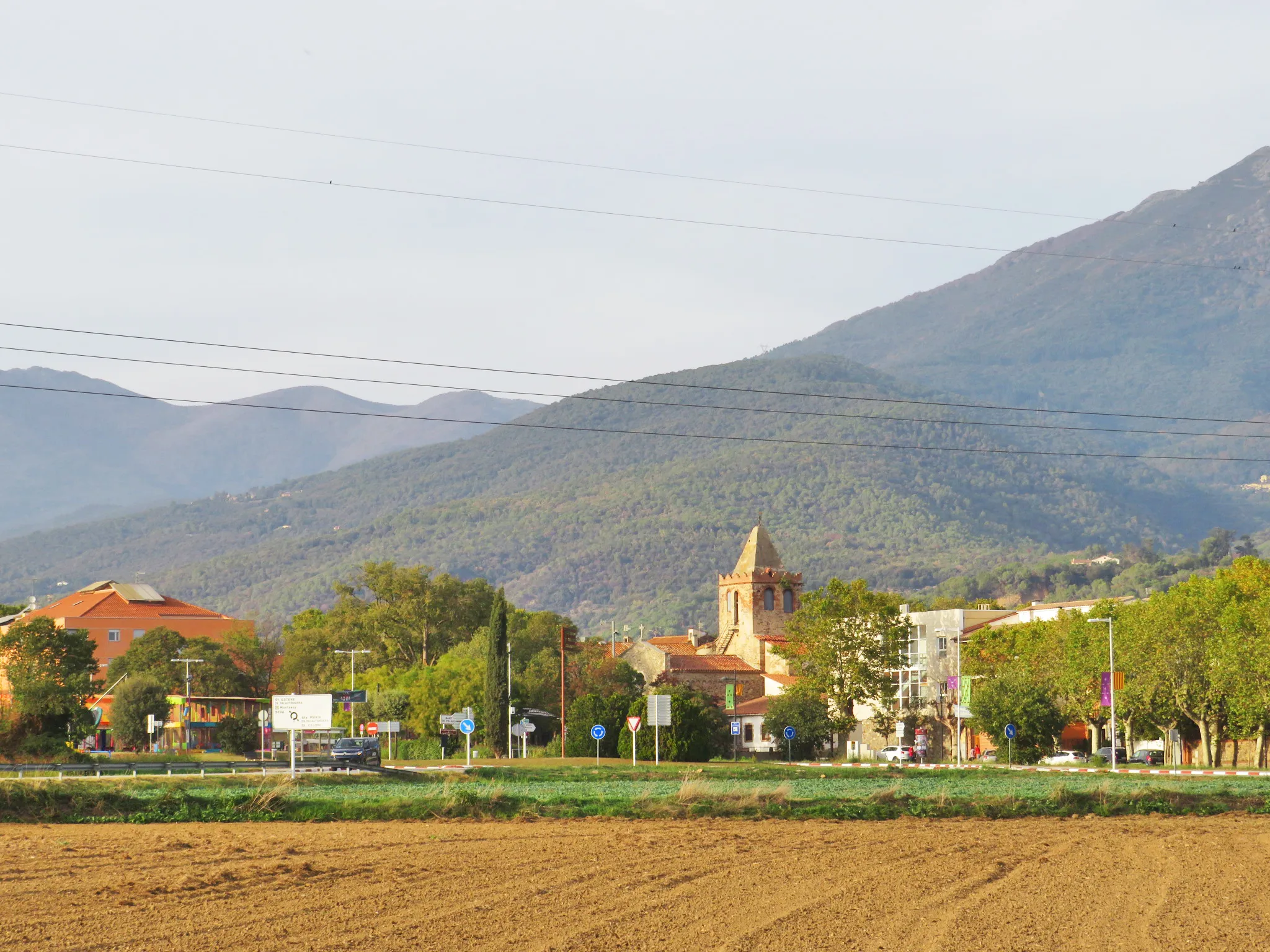 Photo showing: Sant Esteve de Palautordera, des de Santa Maria de Palautordera