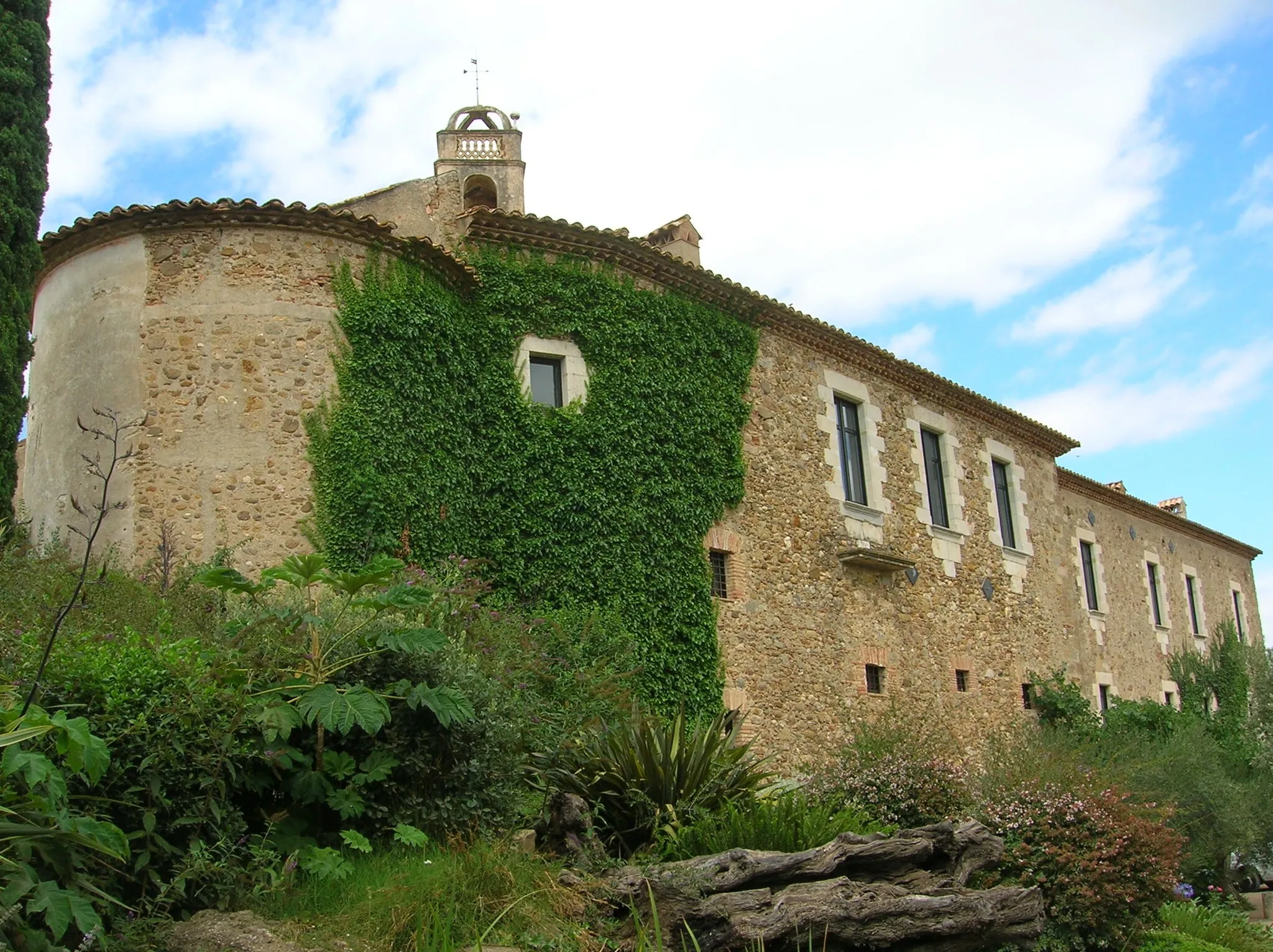 Photo showing: Castell d'Empordà - La Bisbal d'Empordà - Catalunya.JPG