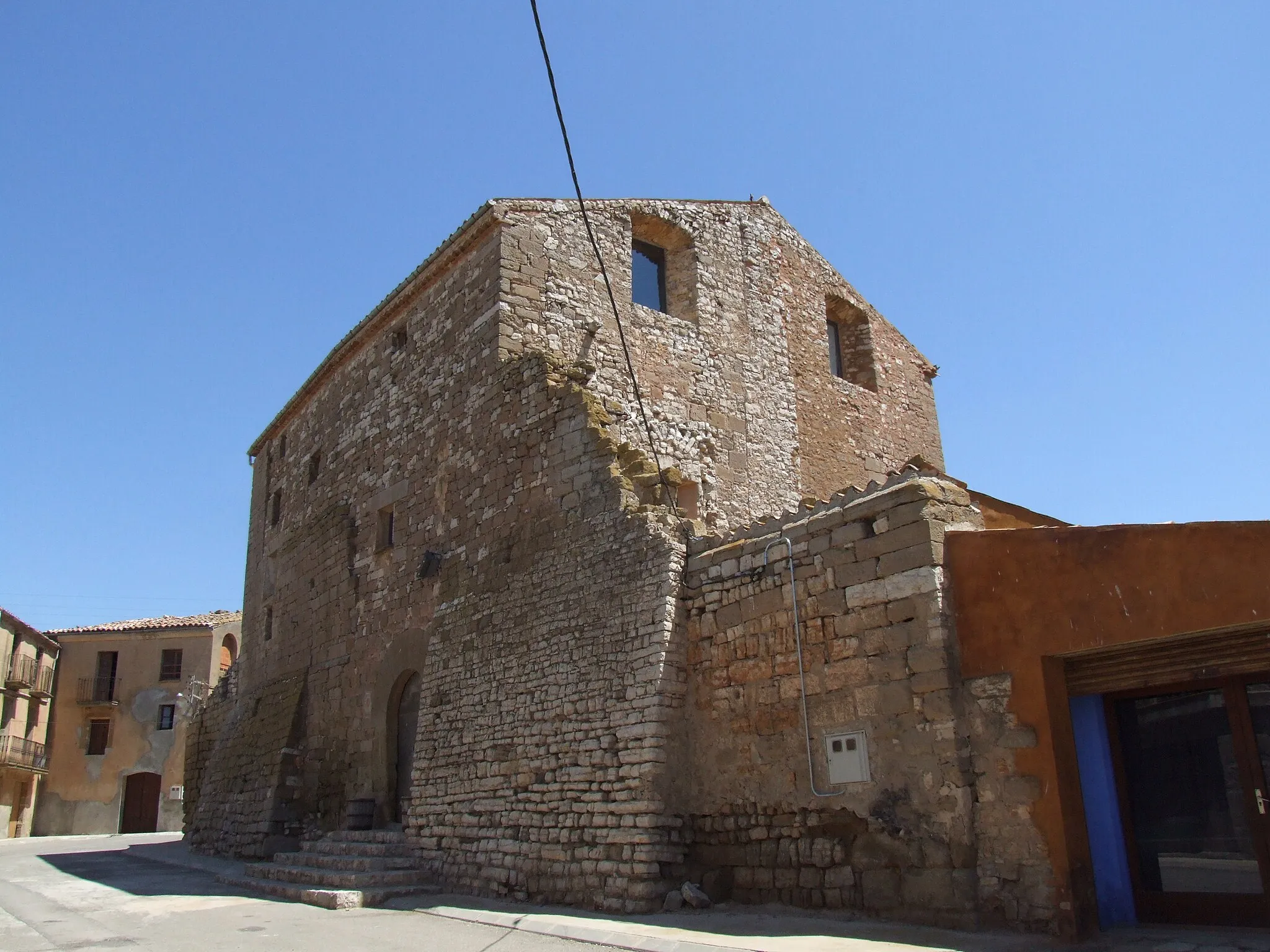 Photo showing: Castell de la Cardosa

This is a photo of a monument indexed in the Catalan heritage register of Béns Culturals d'Interès Nacional and the Spanish heritage register of Bienes de Interés Cultural under the reference 4090-MH.
Object location 41° 42′ 00.31″ N, 1° 15′ 10.29″ E View this and other nearby images on: OpenStreetMap 41.700086;    1.252857