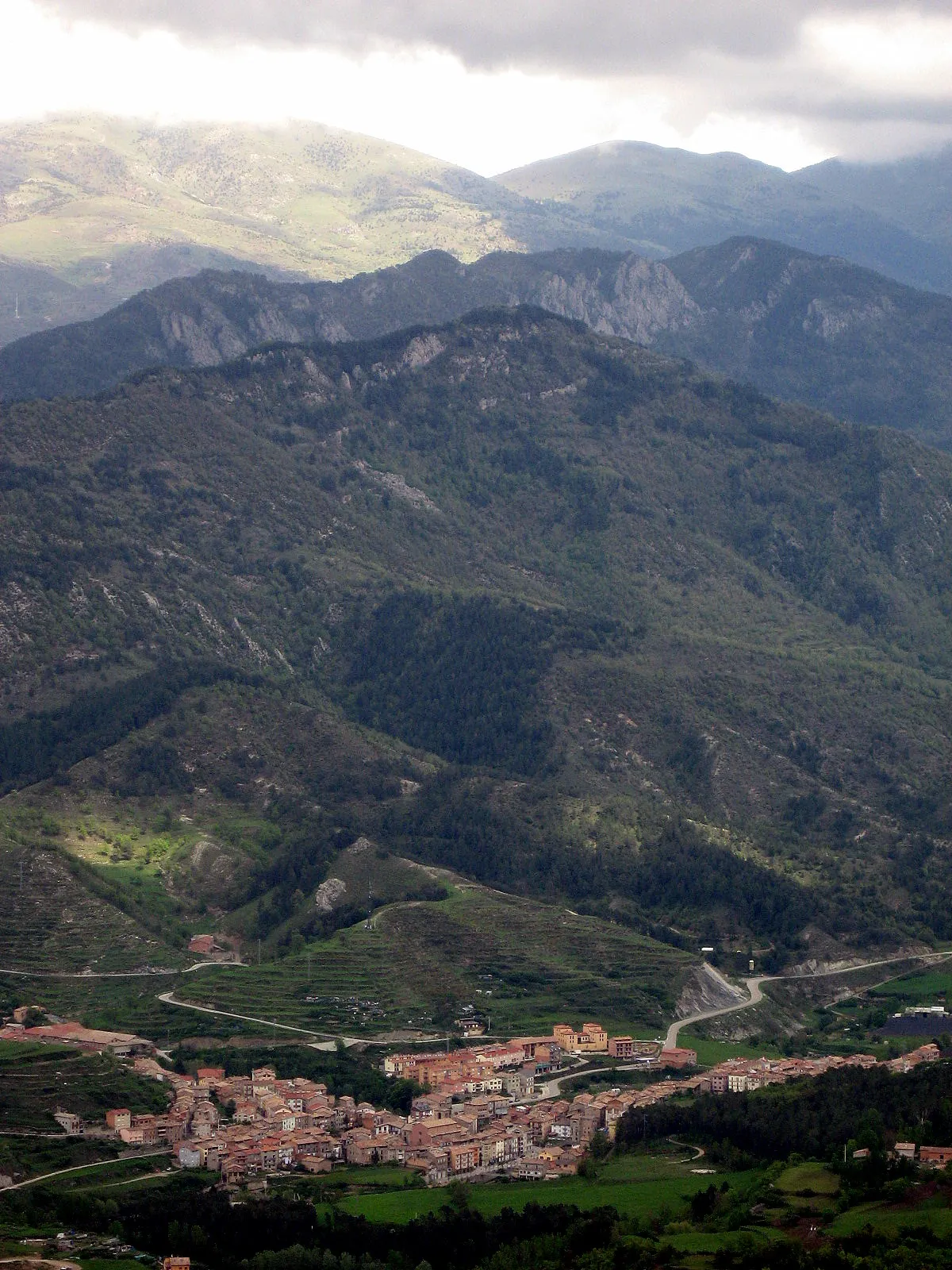 Photo showing: Vista de la Pobla de Lillet (Berguedà, Catalunya) des del santuari de Falgars