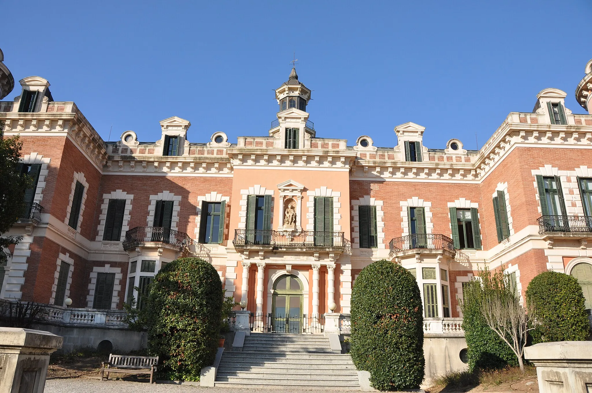 Photo showing: Barcelona (Montbau). Gallart House aka “Les Heures” (the ivies) mansion. 1894-1898. August Font, architect