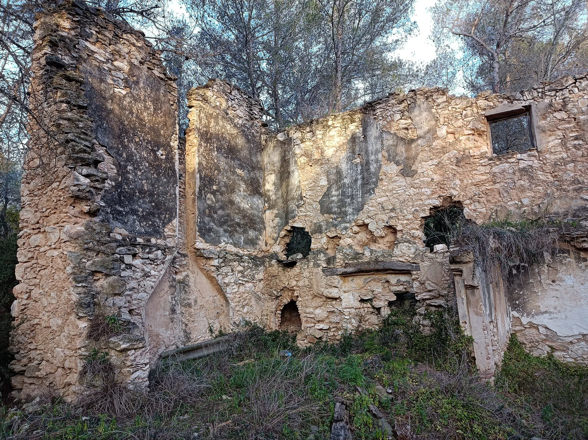 Photo showing: Ruïnes de l'antic Mas de la Fam