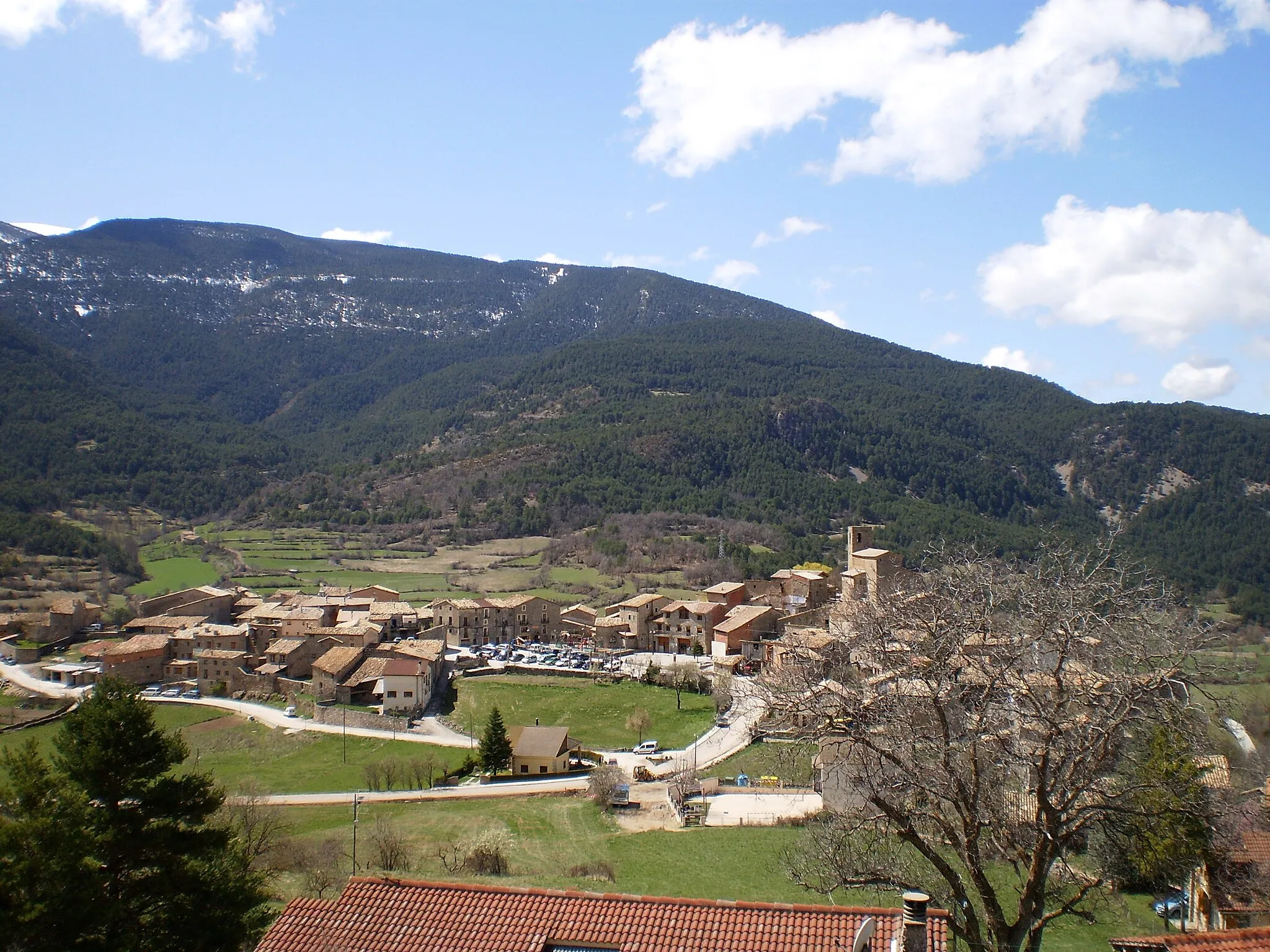 Photo showing: Tuixent, vist des del dipòsit d'aigua.