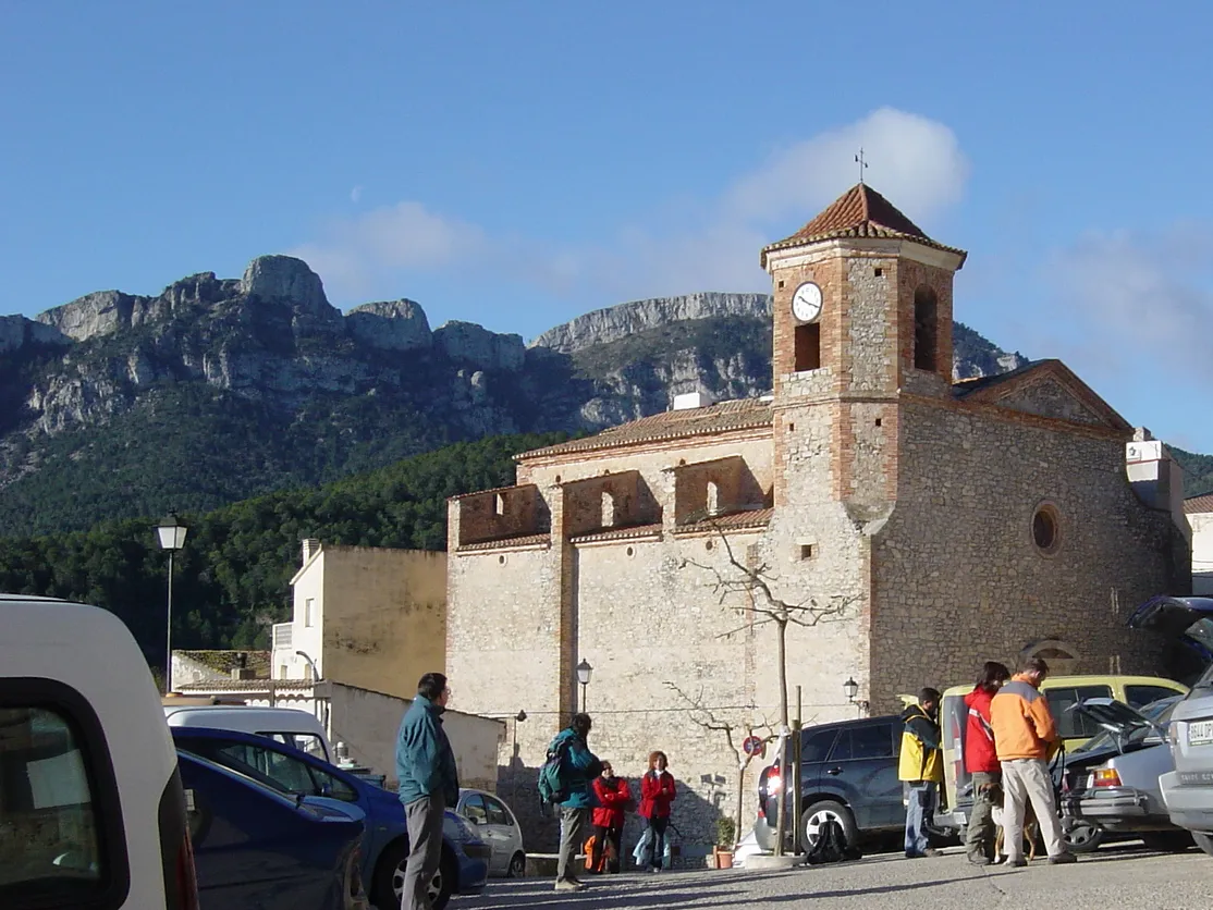 Photo showing: L'església de Colldejou. Al fons la serra de Llaberia (el Cavall Bernat i la Miranda -919m-).

This is a photo of a building indexed in the Catalan heritage register as Bé Cultural d'Interès Local (BCIL) under the reference IPA-9441.