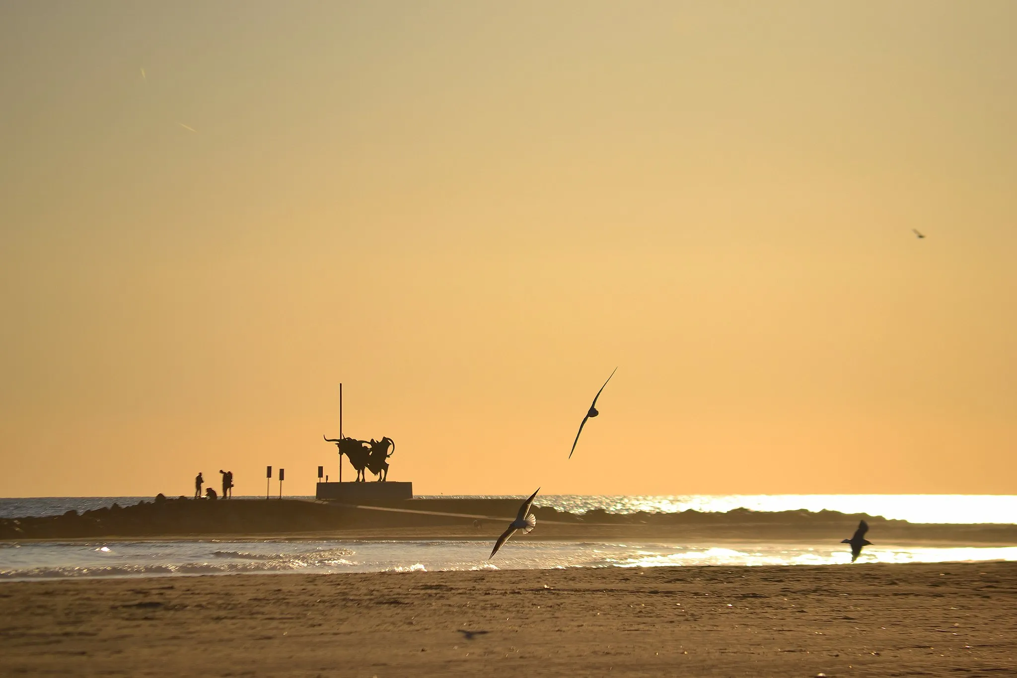 Photo showing: This is a a photo of a beach in Catalonia, Spain, with id: