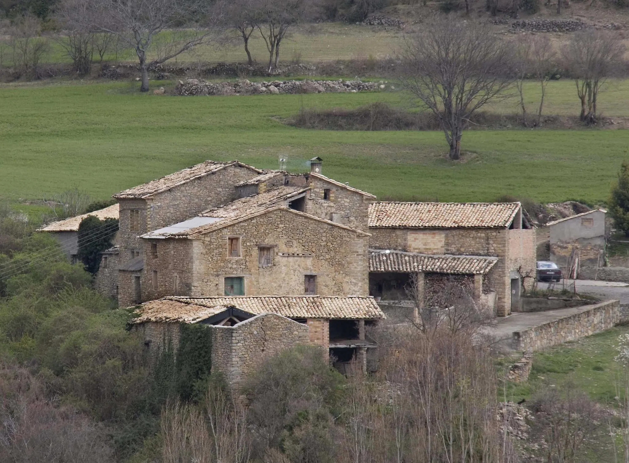 Photo showing: Riguala, poblet del municipi d'Isàvena, a la Ribagorça Aragonesa, als peus del Coll de Vent, de la serra del Cis (Sierra de Sis)