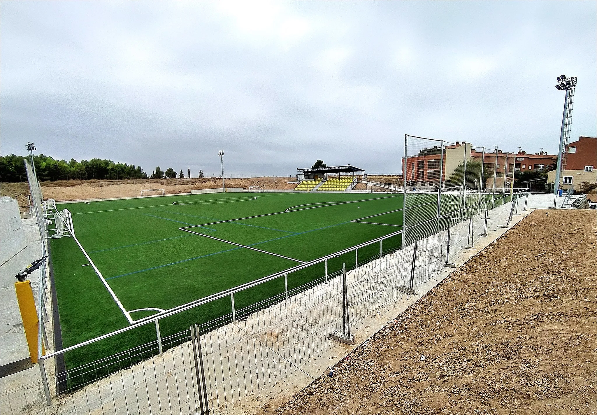 Photo showing: Nombre del club
ALCOLETGE AE

Dirección del campo

C/ El Mirador del Segrià, s/n (25660 Alcoletge)

Dimensiones del campo

105x64

Superficie campo

Sintética/Artificial