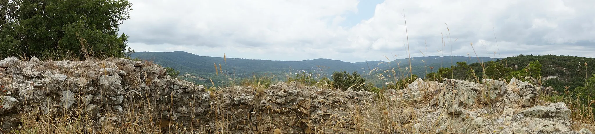 Photo showing: Calonge (Castellbarri), Catalonia: Panorama in southern direction from de ruins of the watch tower in direction of Romanya de la Selva