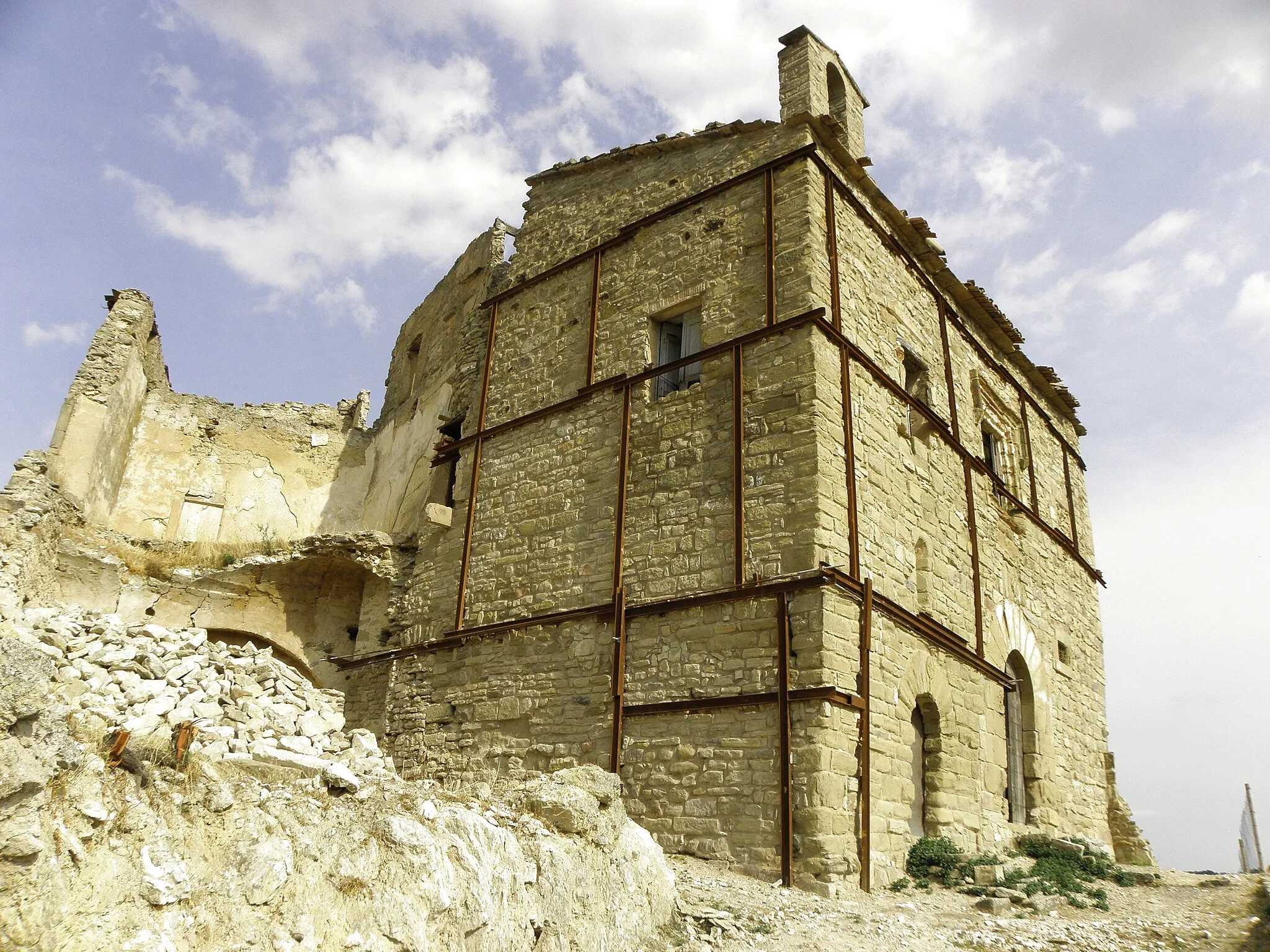 Photo showing: El castell d'Enfesta (municipi de la Molsosa, Solsonès)