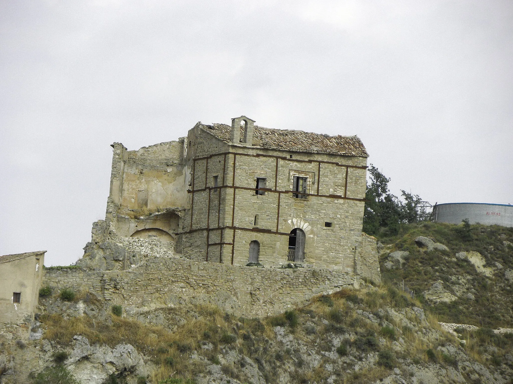 Photo showing: El castell d'Enfesta (municipi de la Molsosa, Solsonès)