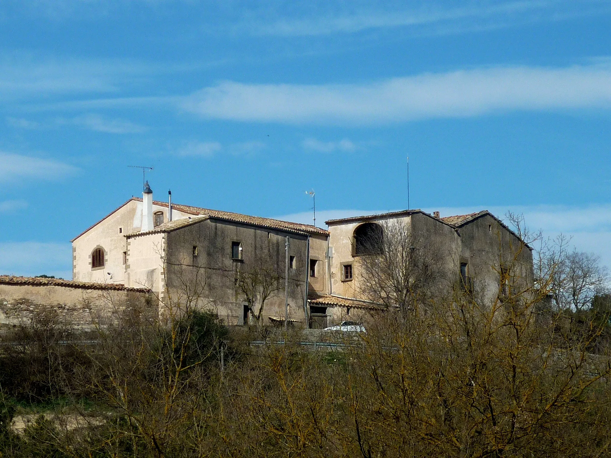 Photo showing: Mas Puigpelat (la Molsosa), des de la capella de Santa Eulàlia