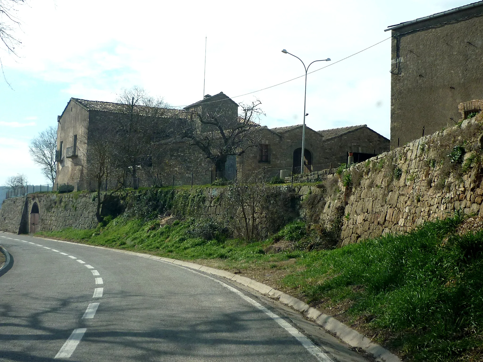 Photo showing: Mas Puigpelat (la Molsosa), a peu de carretera