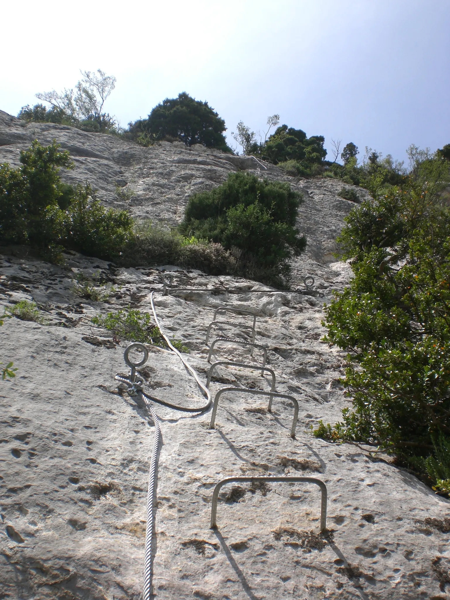 Photo showing: Via ferrada Roques de l'Empalomar, Vallcebre (juny 2011)