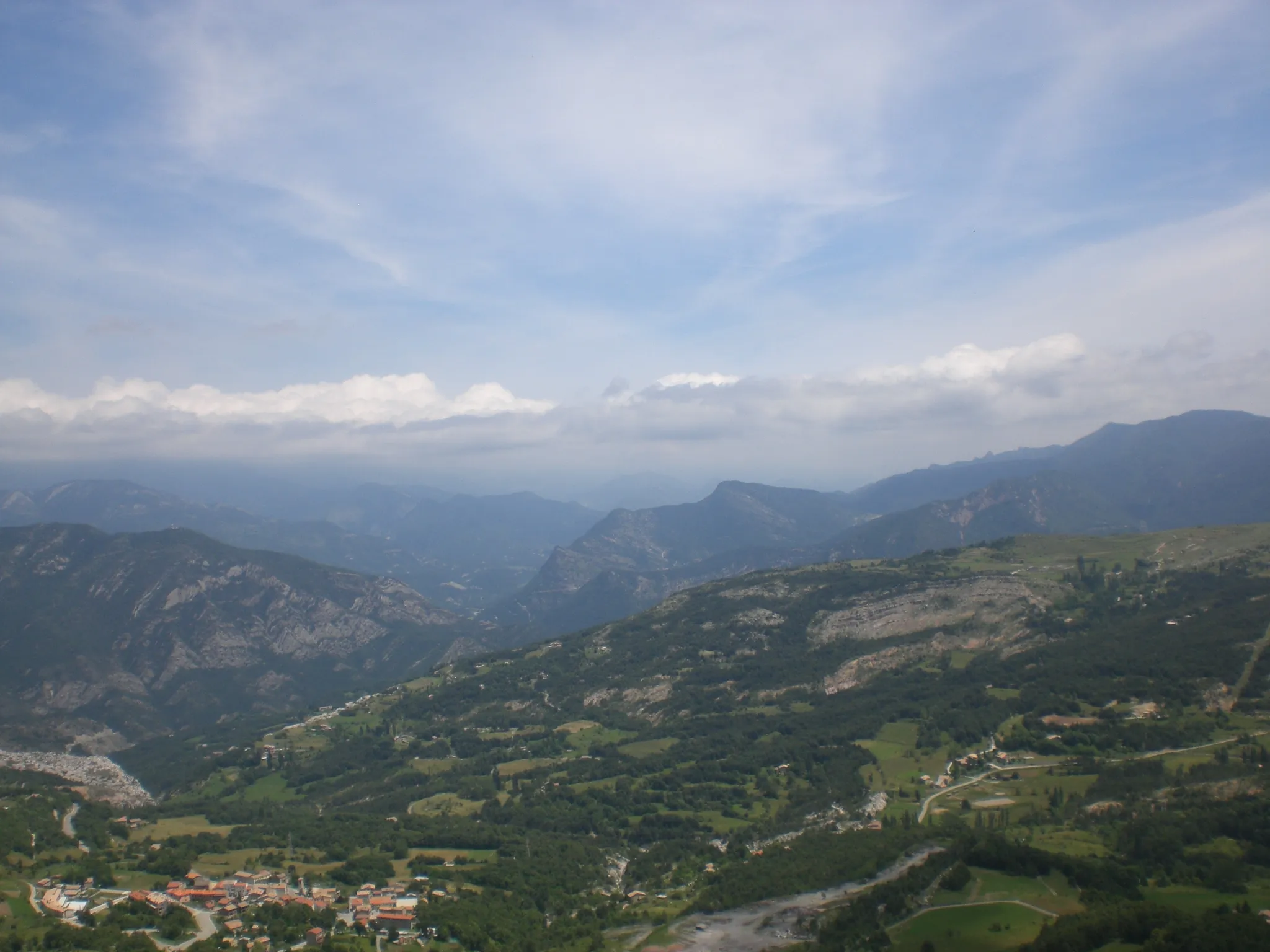 Photo showing: Vistes a l'est des de les Roques de l'Empalomar (juny 2011)