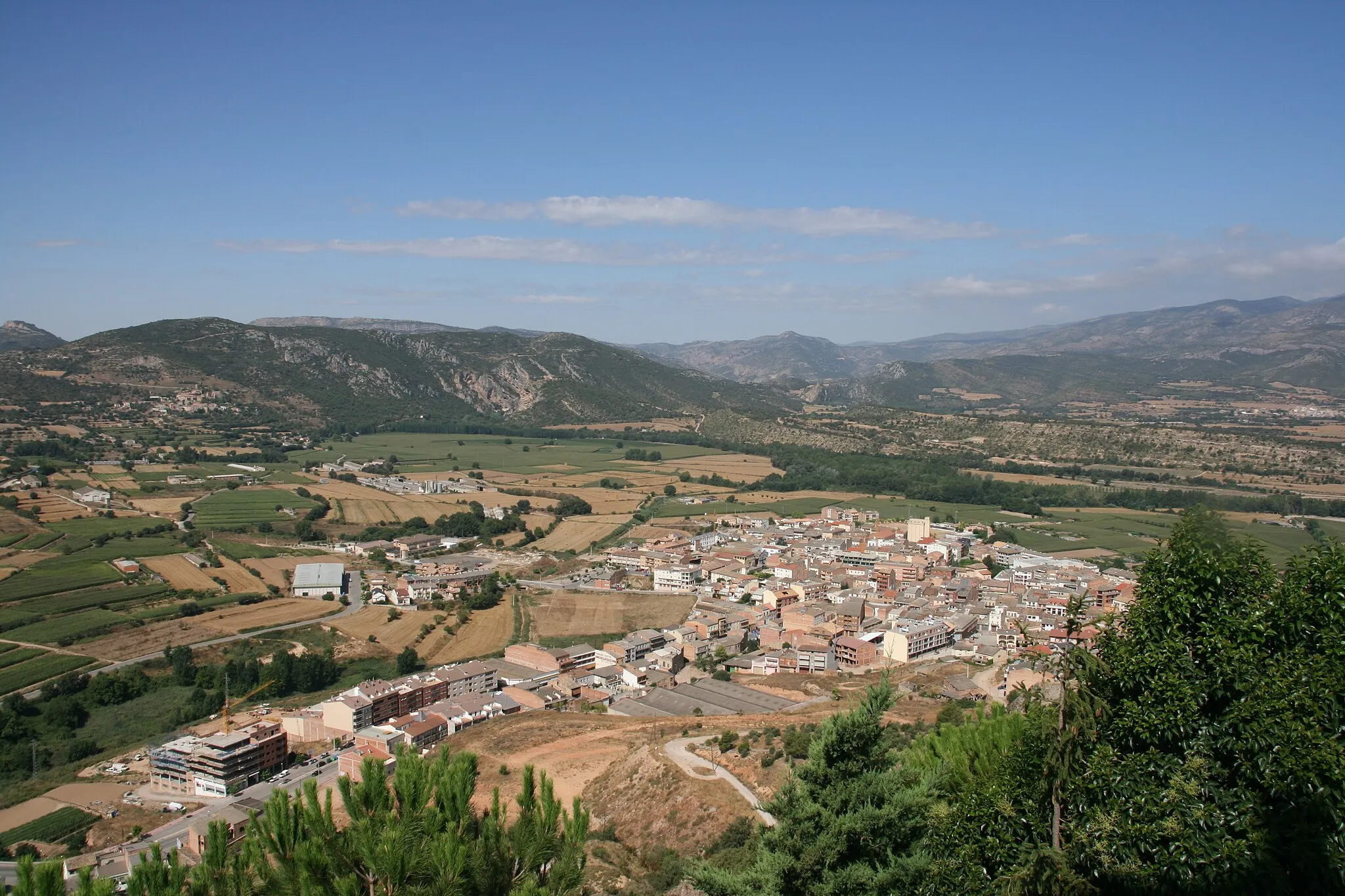 Photo showing: View from the Sacred heart statue at the top of Lo Castellot mountain, in Artesa de Segre