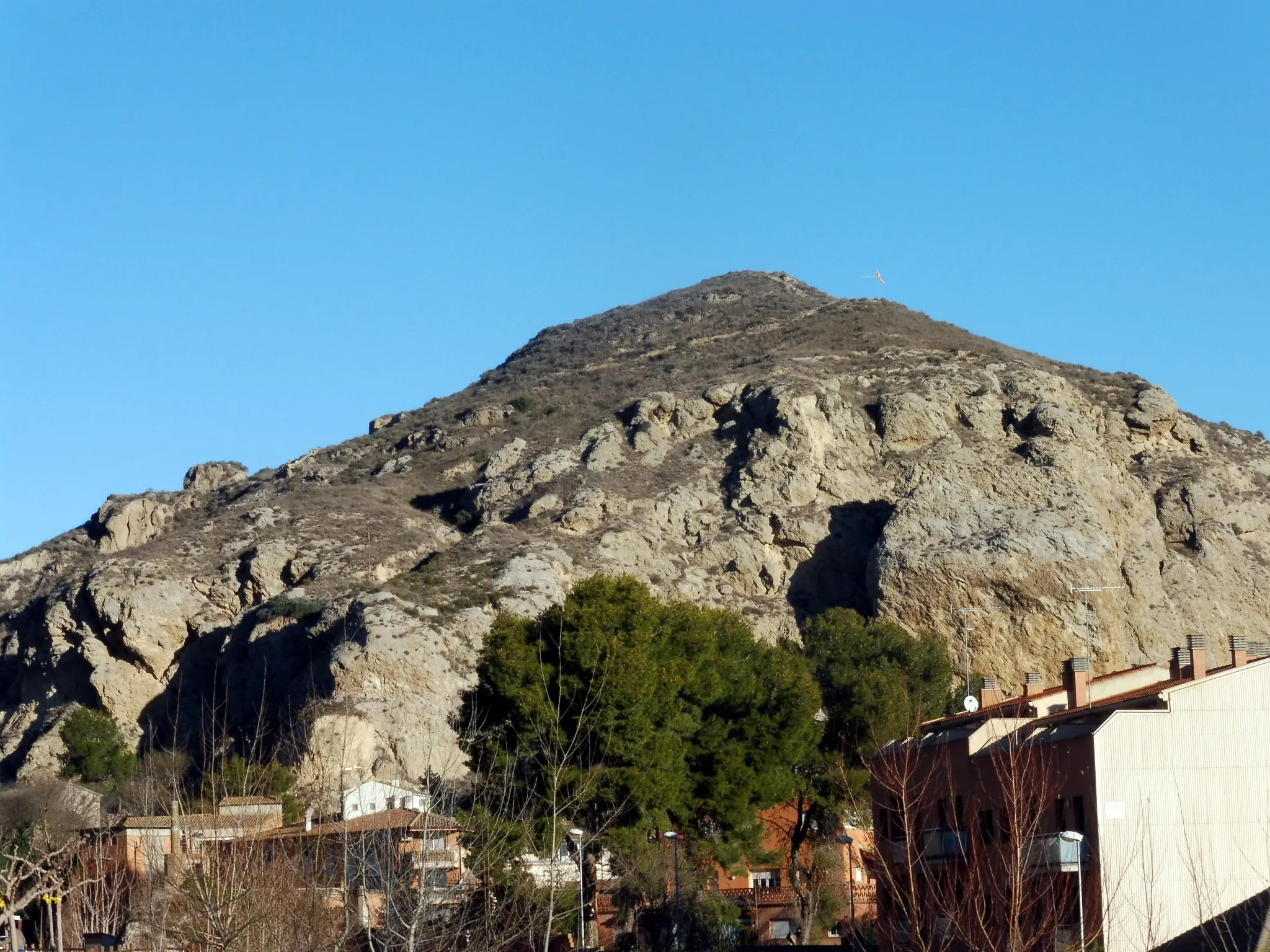 Photo showing: Església vella de Sant Salvador de Gerb (Os de Balaguer): Tossal on s'aixecava l'església

This is a photo of a building indexed in the Catalan heritage register as Bé Cultural d'Interès Local (BCIL) under the reference IPA-425.