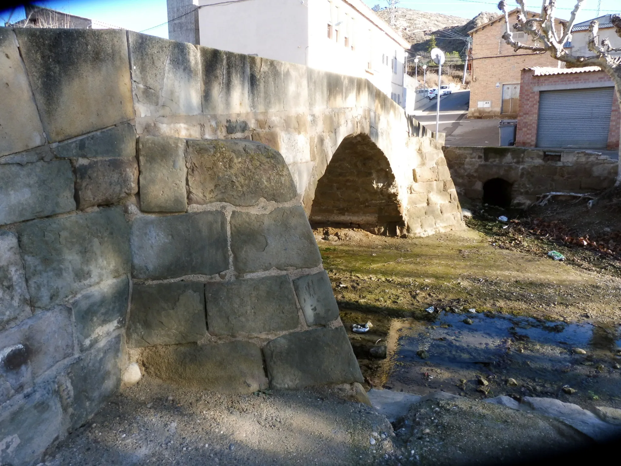 Photo showing: Pont sobre el Farfanya (Castelló de Farfanya)

This is a photo of a building indexed in the Catalan heritage register as Bé Cultural d'Interès Local (BCIL) under the reference IPA-22198.