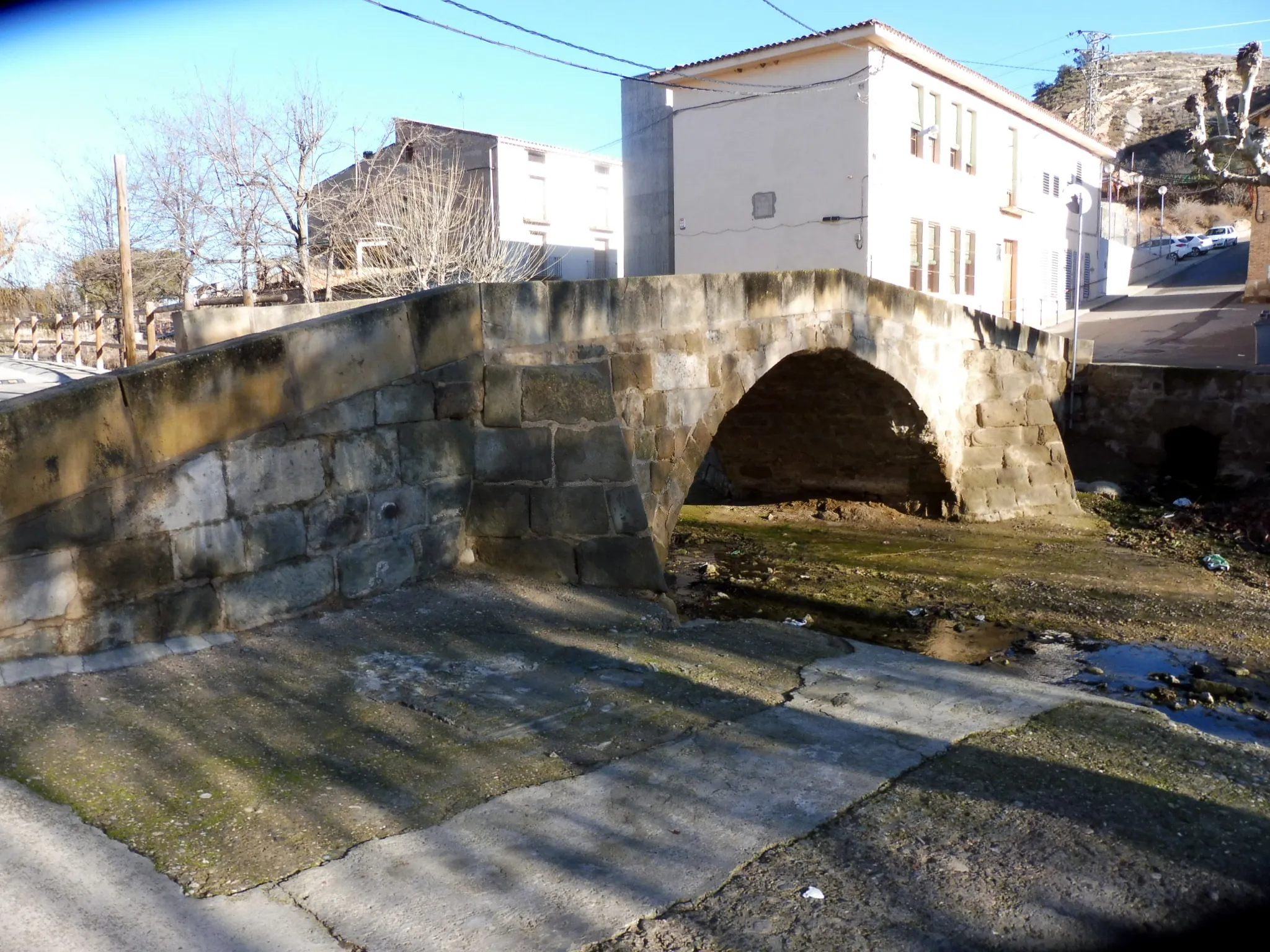 Photo showing: Pont sobre el Farfanya (Castelló de Farfanya)

This is a photo of a building indexed in the Catalan heritage register as Bé Cultural d'Interès Local (BCIL) under the reference IPA-22198.