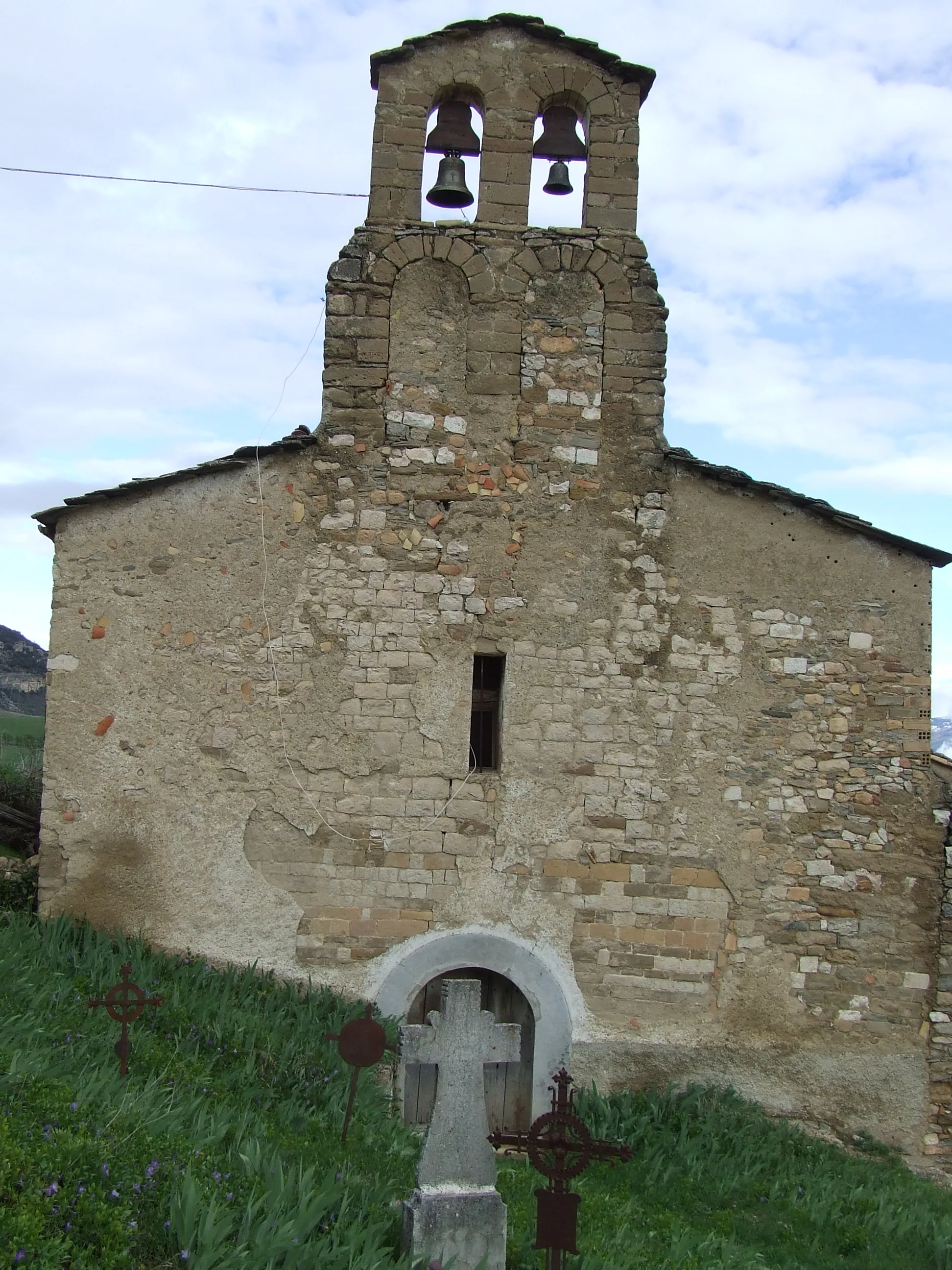 Photo showing: Façana de ponent de l'església de Sant Esteve de la Sarga (Pallars Jussà)