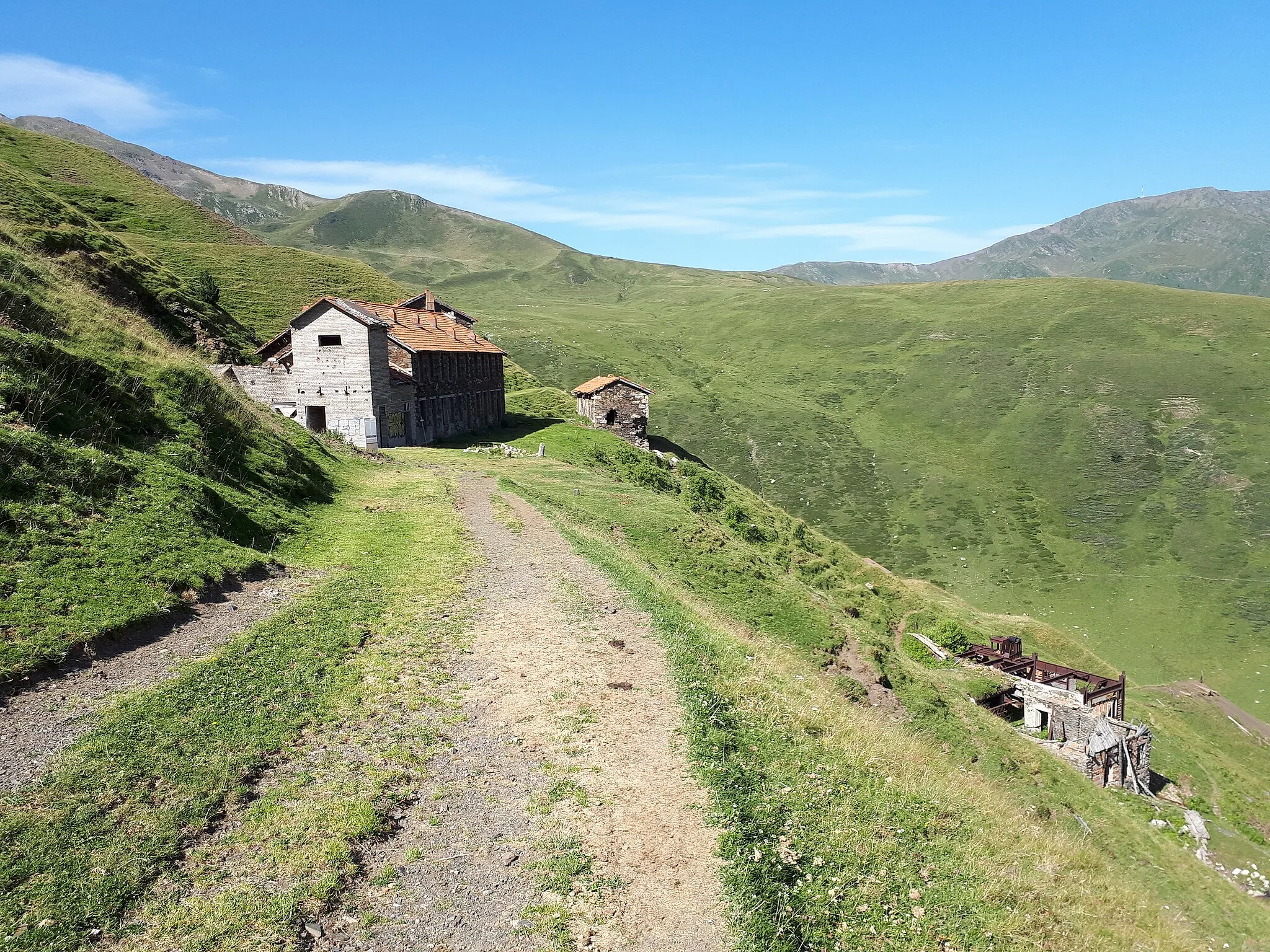 Photo showing: La Mine de Puymorens, Pyrénées-Orientales, une ancienne mine de fer à l'altitude de c.2100m, exploitée jusqu'à 1966.