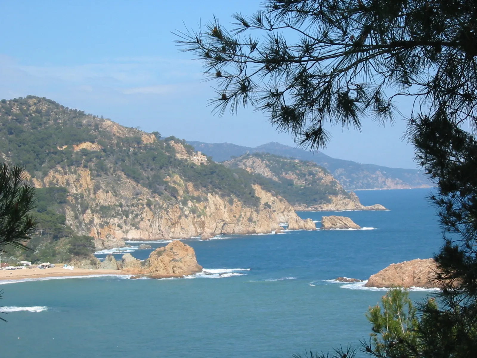 Photo showing: Costa Brava, Catalonia: Lookout to rocks and beaches between Sant Feliu de Guixols and Tossa de Mar