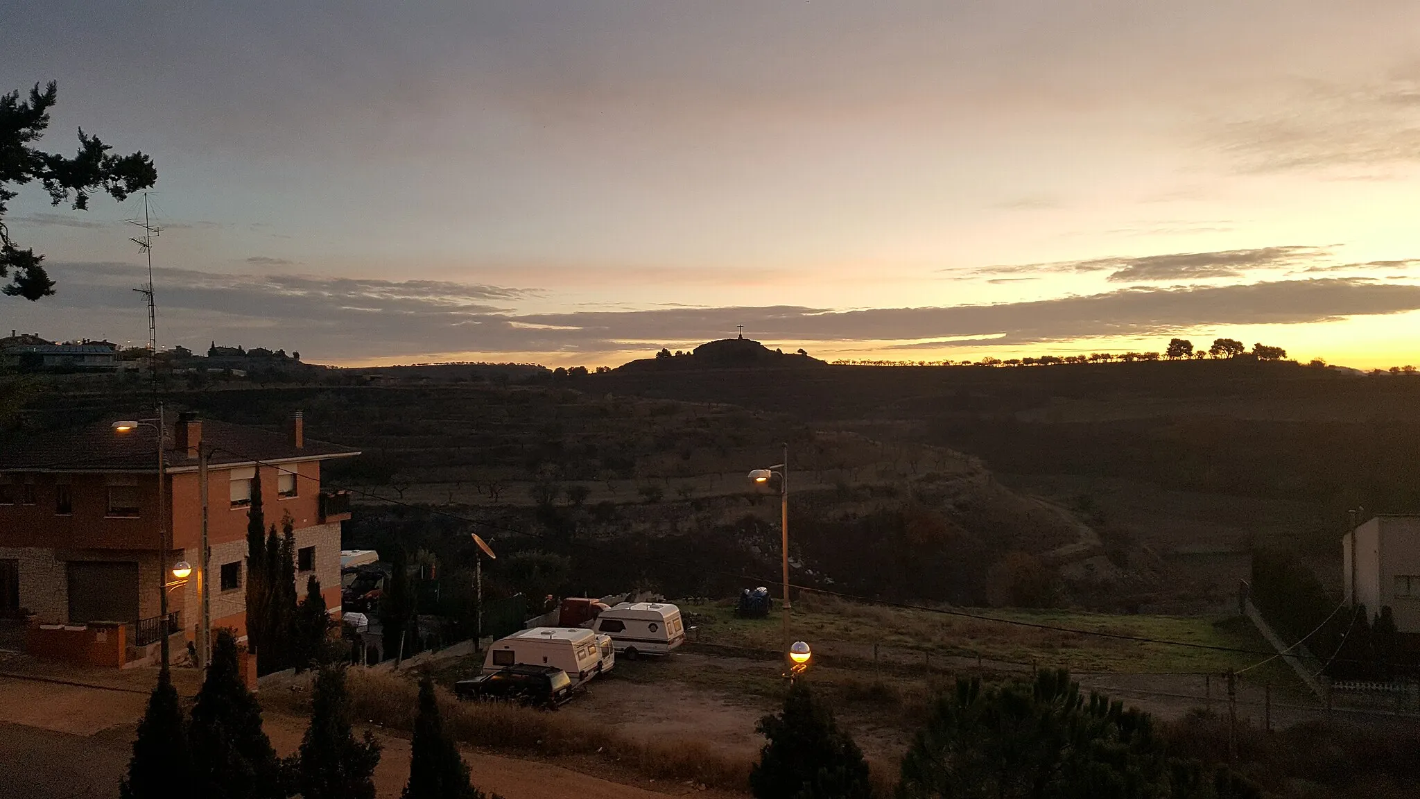 Photo showing: Vista del Tossal de les Forques de bon matí a Cervera