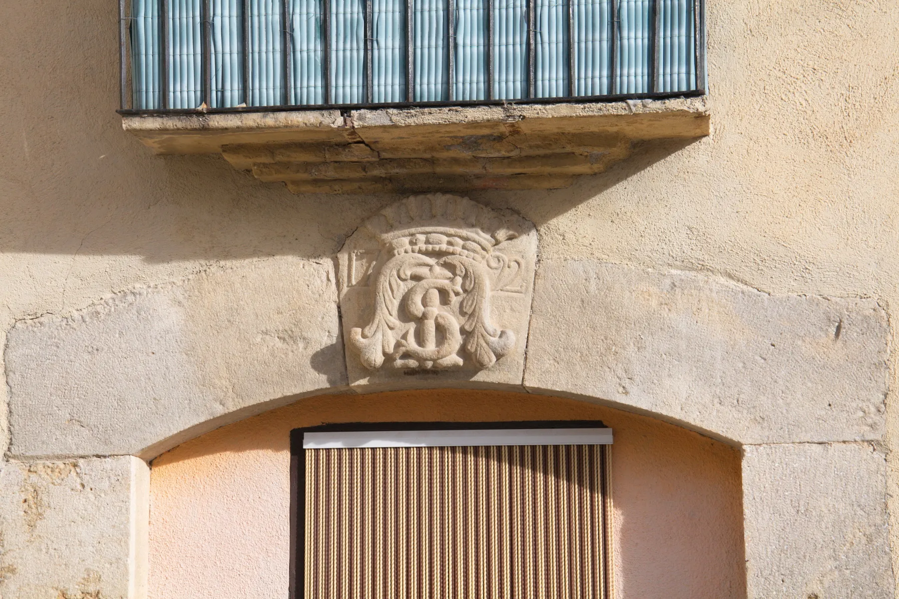 Photo showing: Escut de la casa dels Frares (la Secuita)