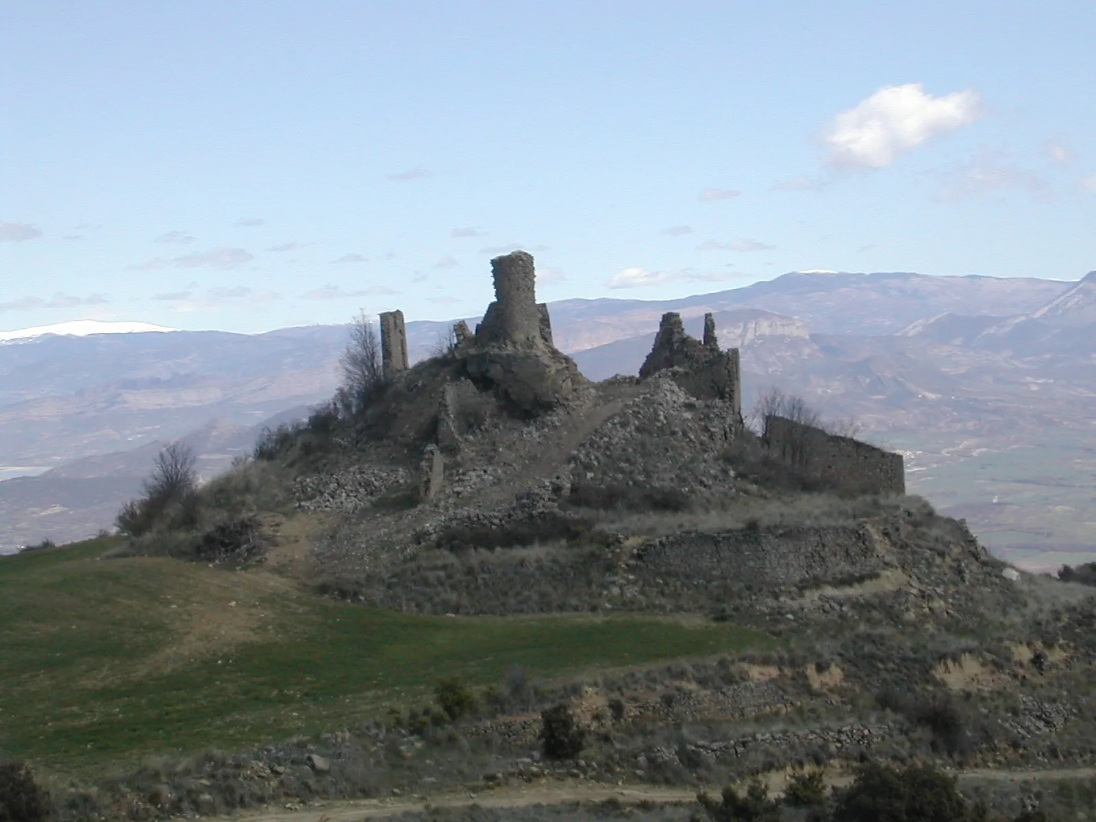 Photo showing: Restes de l'antic poble de Miravet, a l'actual municipi de Castell de Mur (Pallars Jussà).