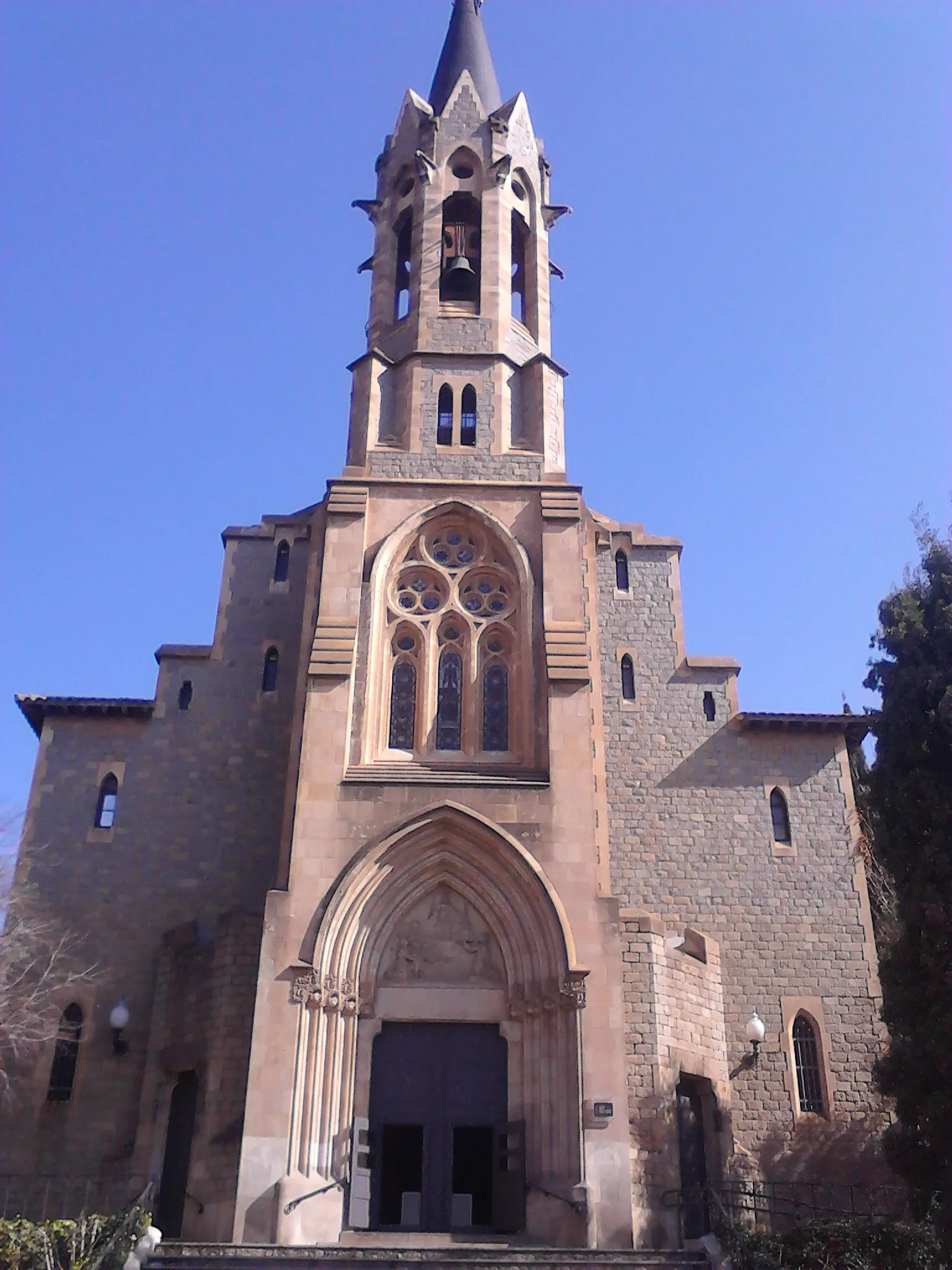 Photo showing: Església nova de Santa Coloma de Gramenet