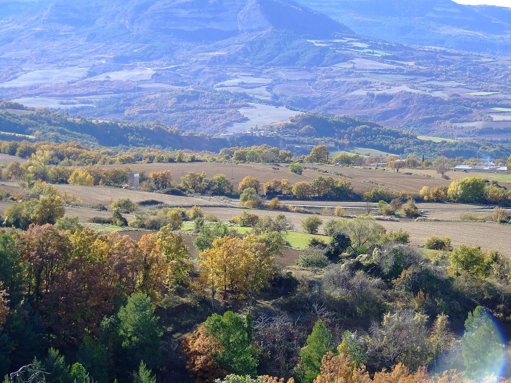 Photo showing: El pla de Sant Pere, a Biscarri (Benavent de la Conca, Isona i Conca Dellà, Pallars Jussà)