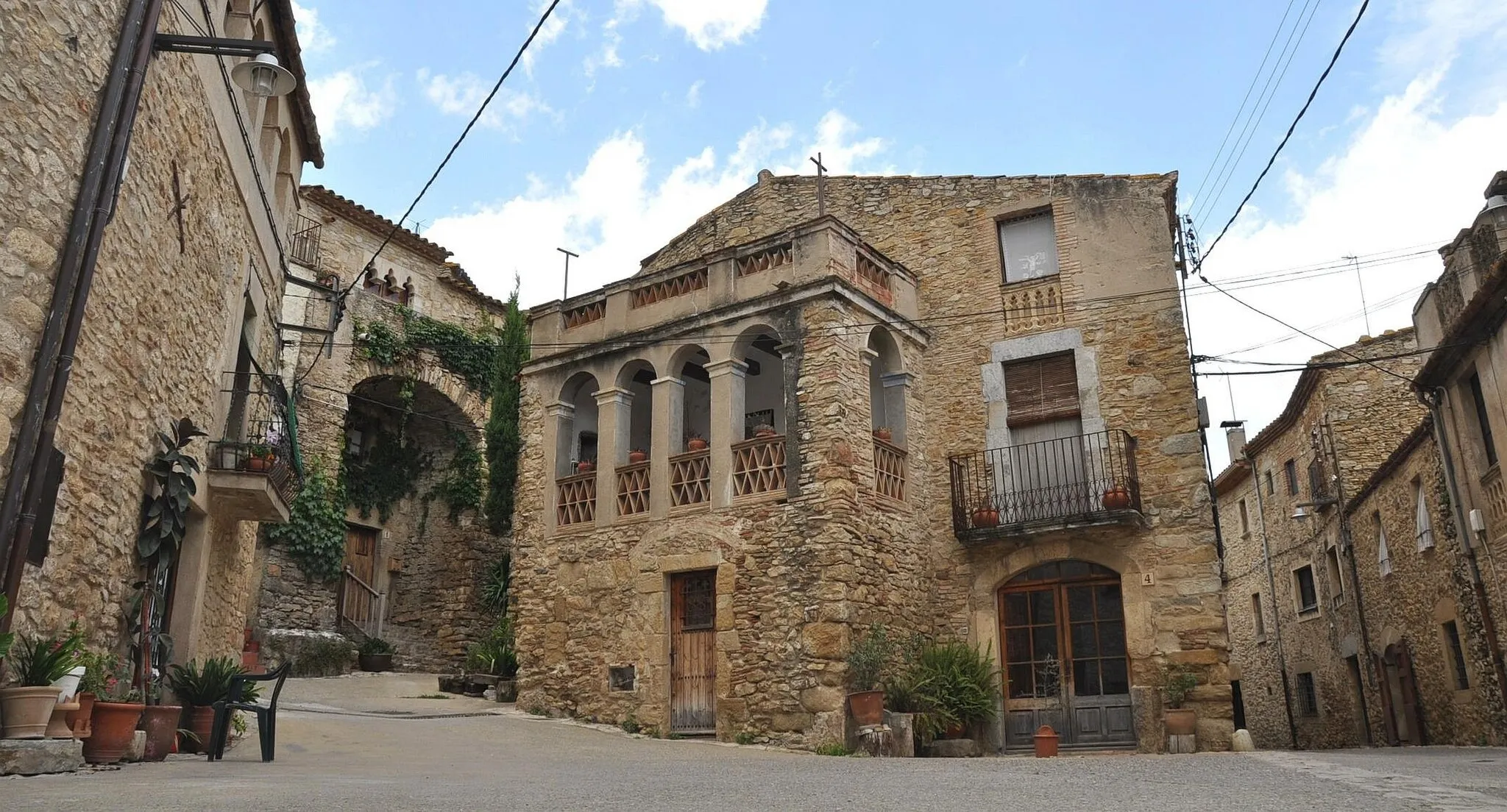 Photo showing: Centre of Palau-sator, a fortified village in the County of Baix Empordà (Catalonia, Spain).