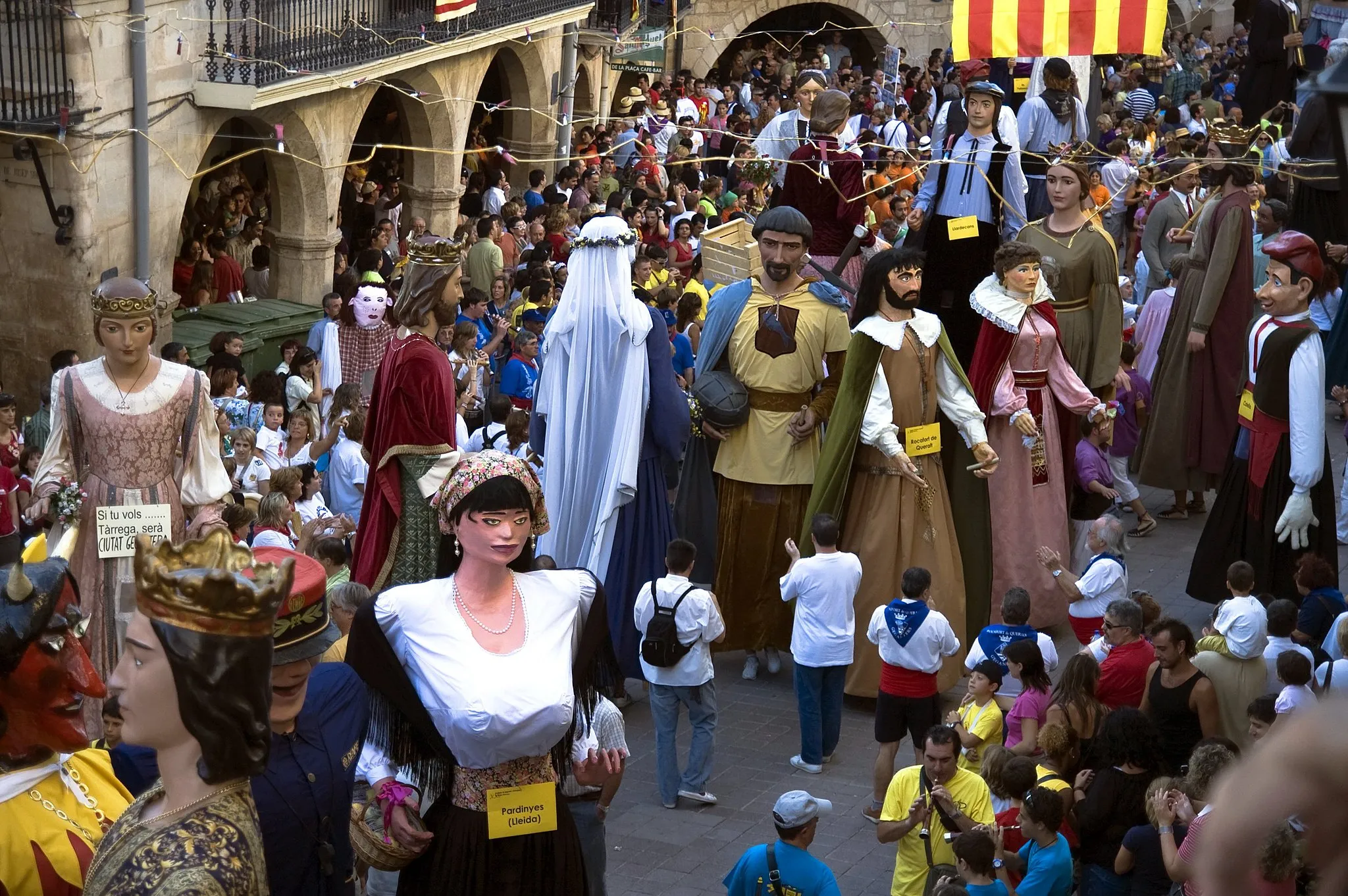 Photo showing: Gegants a la Festa Major de Les Borges Blanques, la capital de la comarca de les Garrigues, (Catalunya).