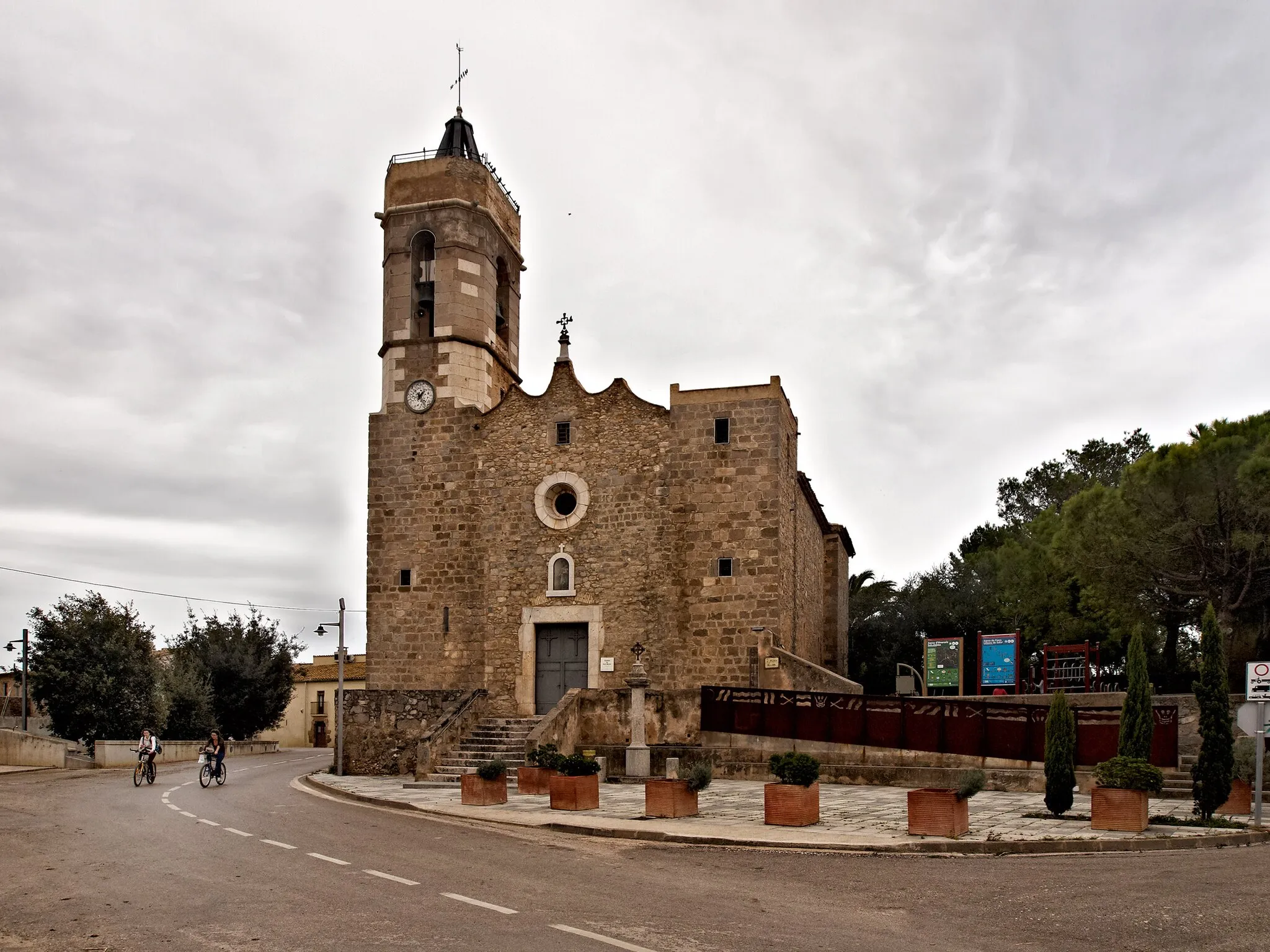 Photo showing: Sant Mamet church of Riumors, Catalonia, Spain.