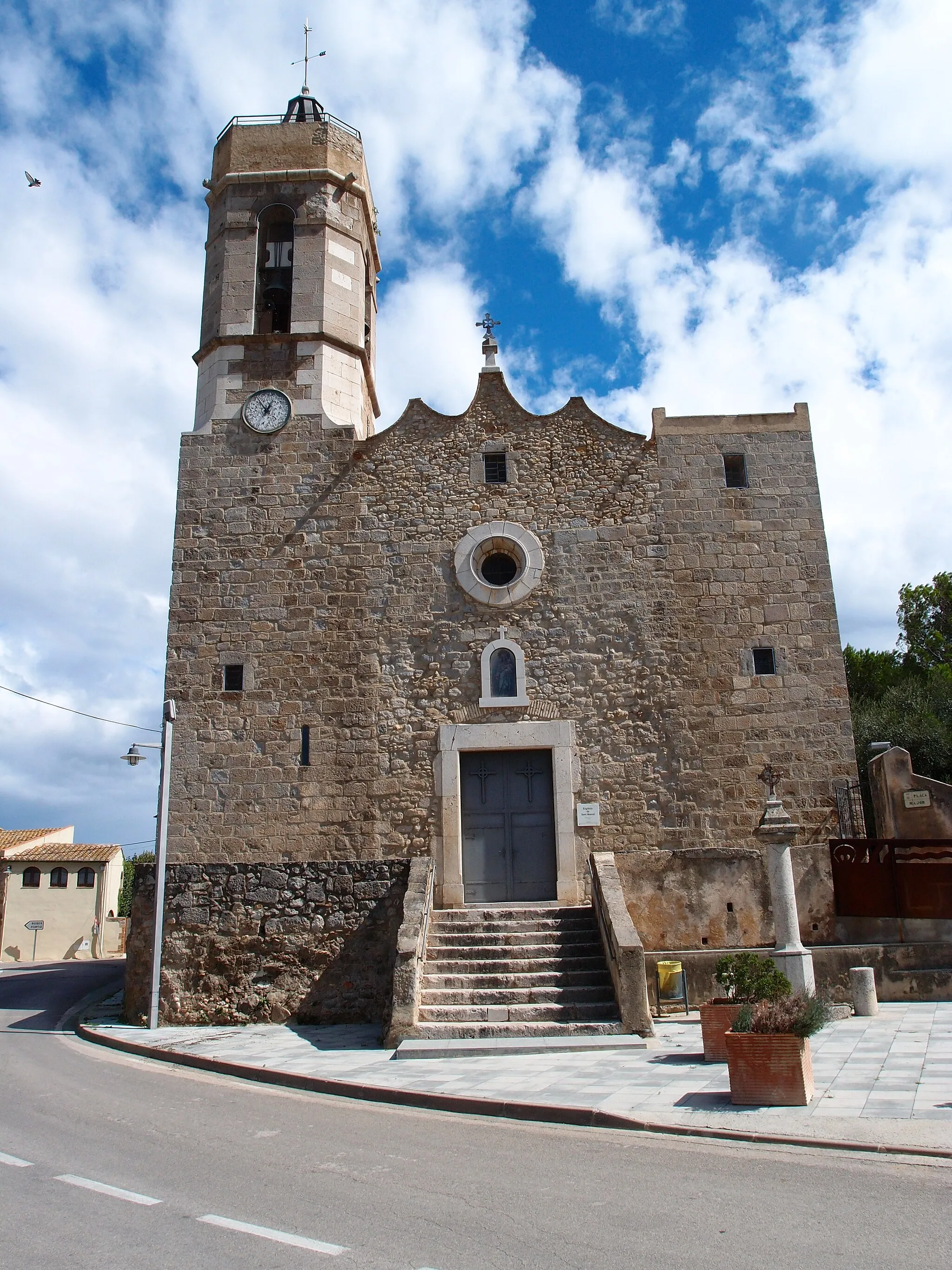 Photo showing: Església de Sant Mamet - (Riumors/Katalonien/Spanien)
Datum: 13.09.2012
Urheber: M. Pfeiffer alias Benutzer:Gordito1869
Quelle: privates Fotoarchiv des Urhebers