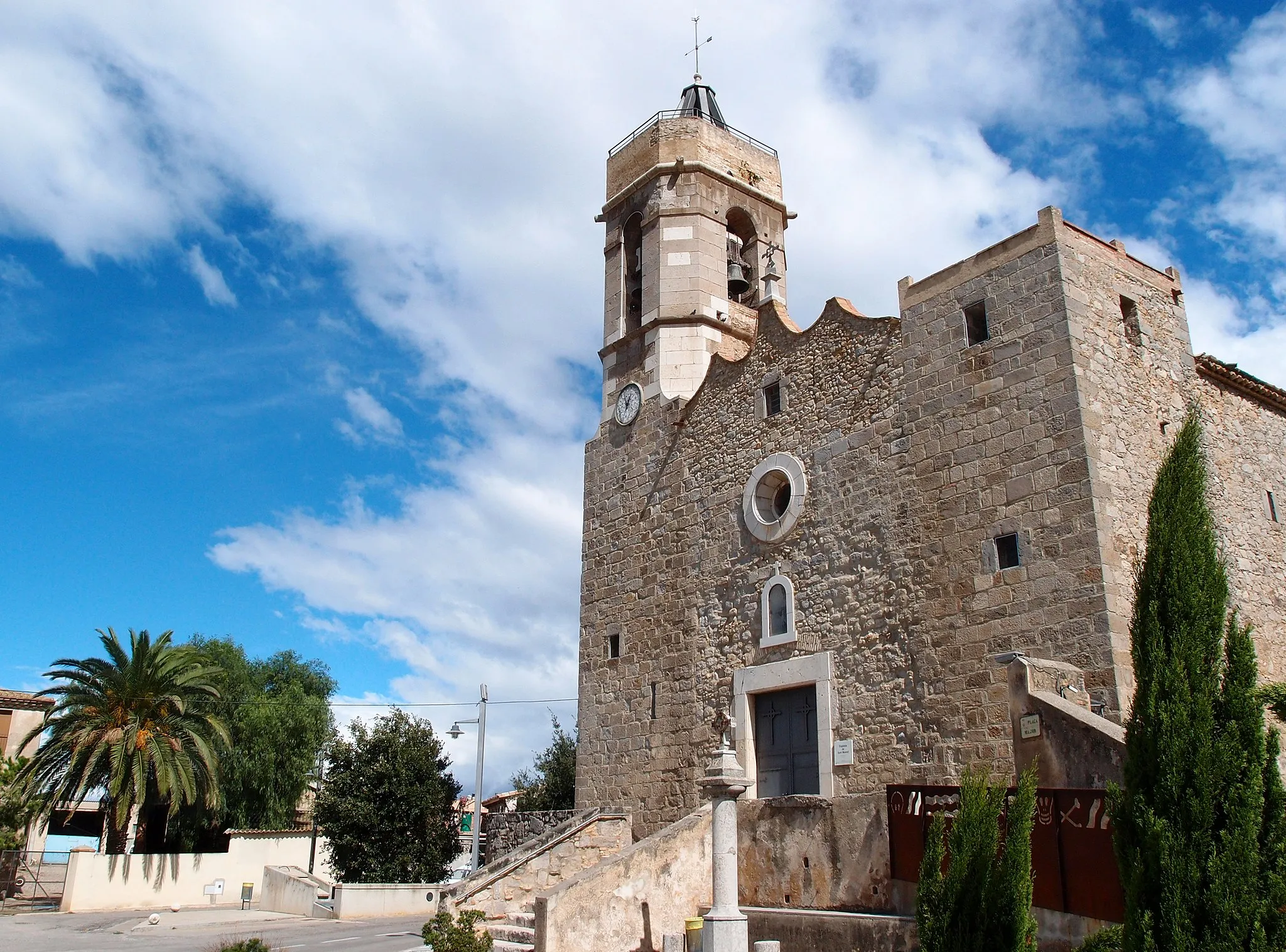 Photo showing: Església de Sant Mamet - (Riumors/Katalonien/Spanien)
Datum: 13.09.2012
Urheber: M. Pfeiffer alias Benutzer:Gordito1869
Quelle: privates Fotoarchiv des Urhebers