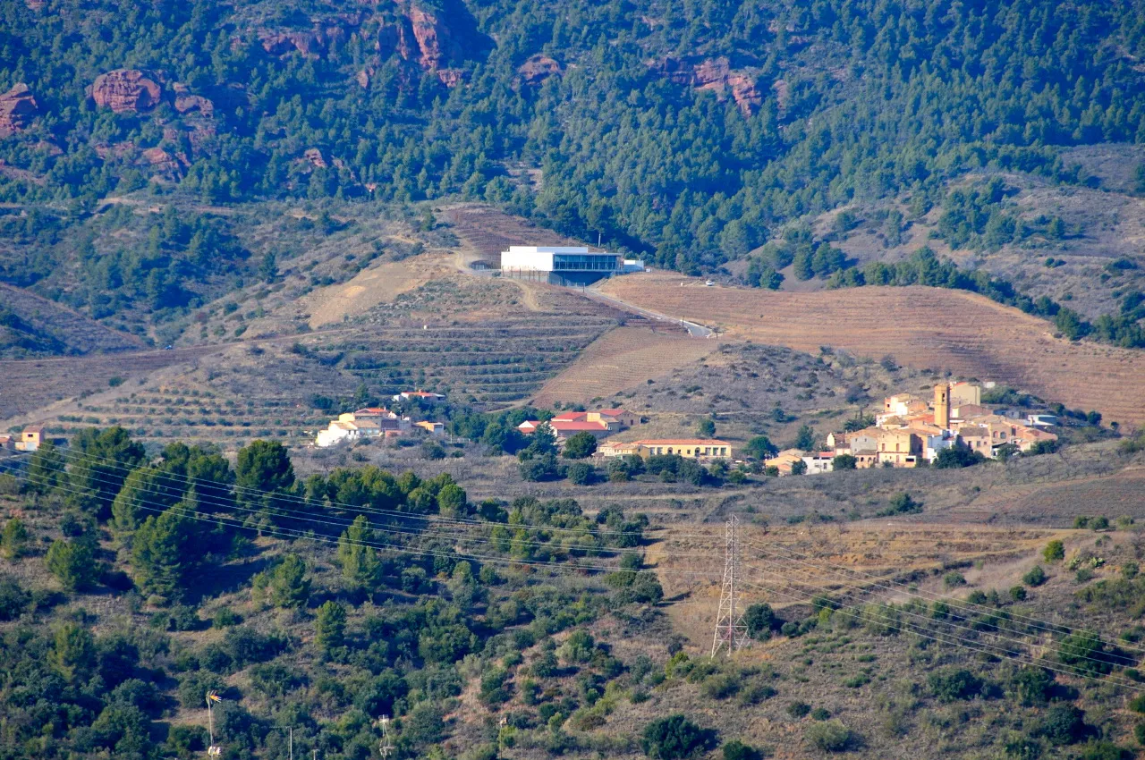 Photo showing: Vista general del Lloar i Celler Torres