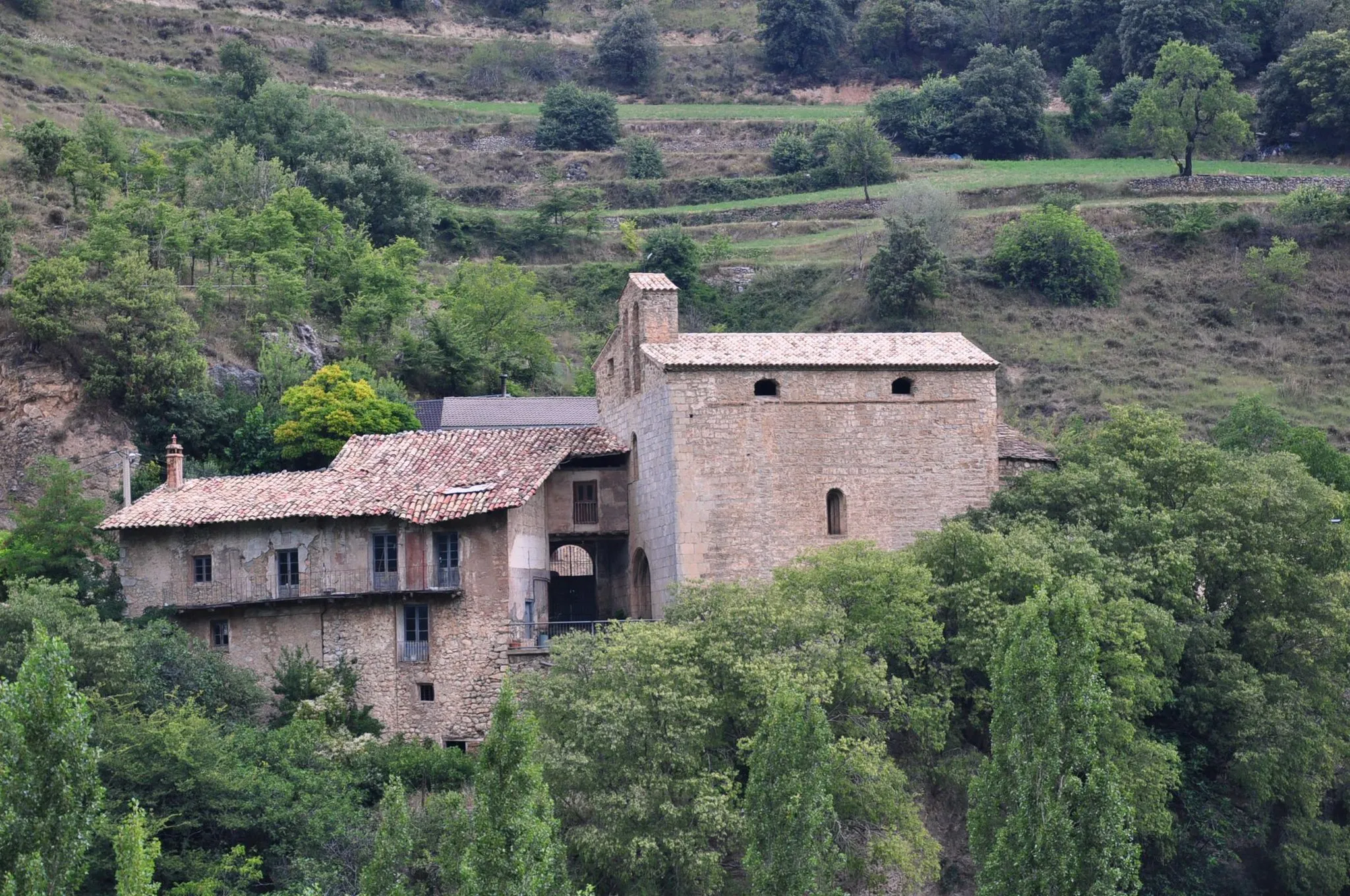 Photo showing: Parish Church of St. Stephen in Alinyà (municipality of Fígols i Alinyà, Comarca of Alt Urgell, Catalonia, Spain).
