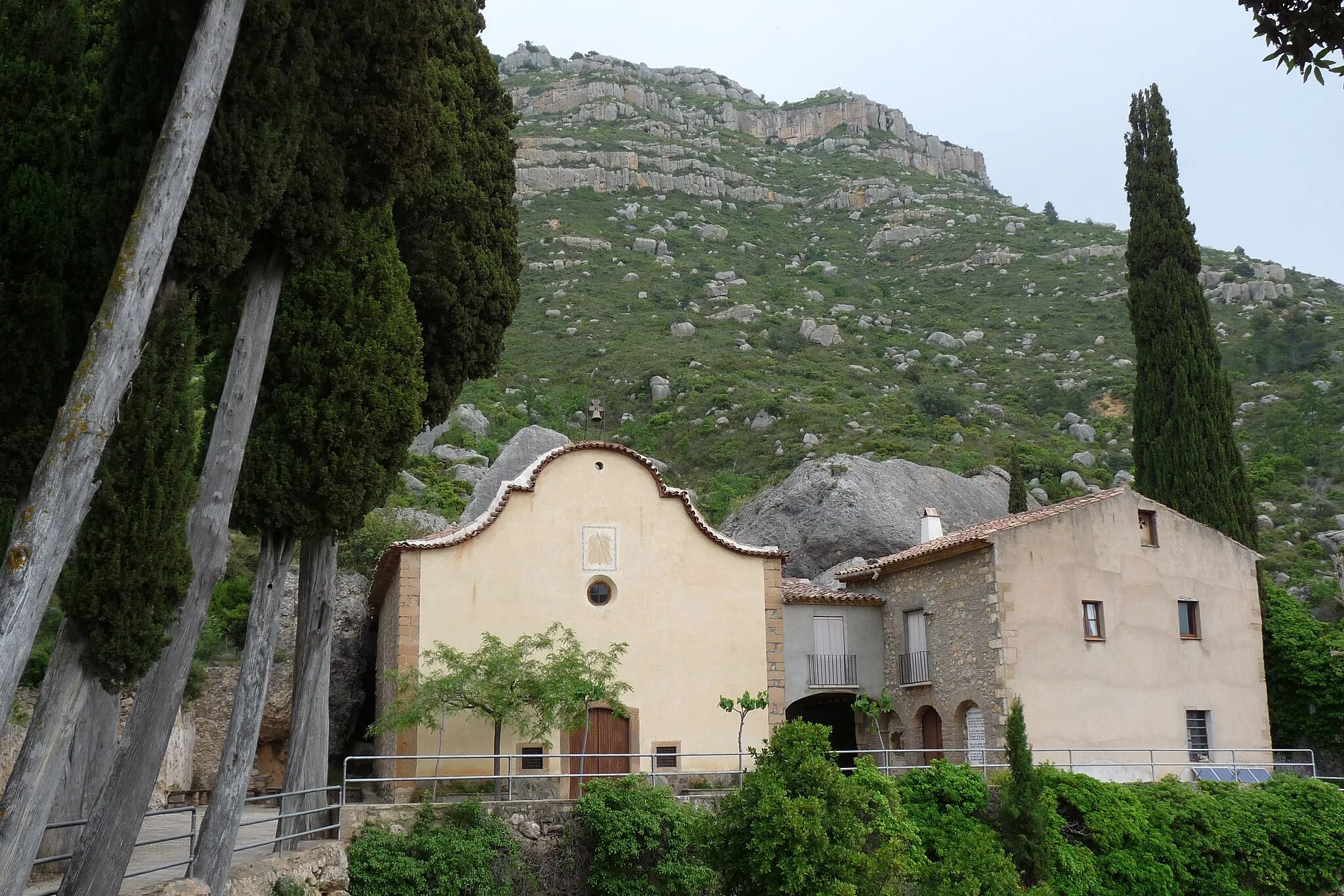 Photo showing: Hermitage of Sant Joan del Codolar on the lap of the Montsant, Cornudella