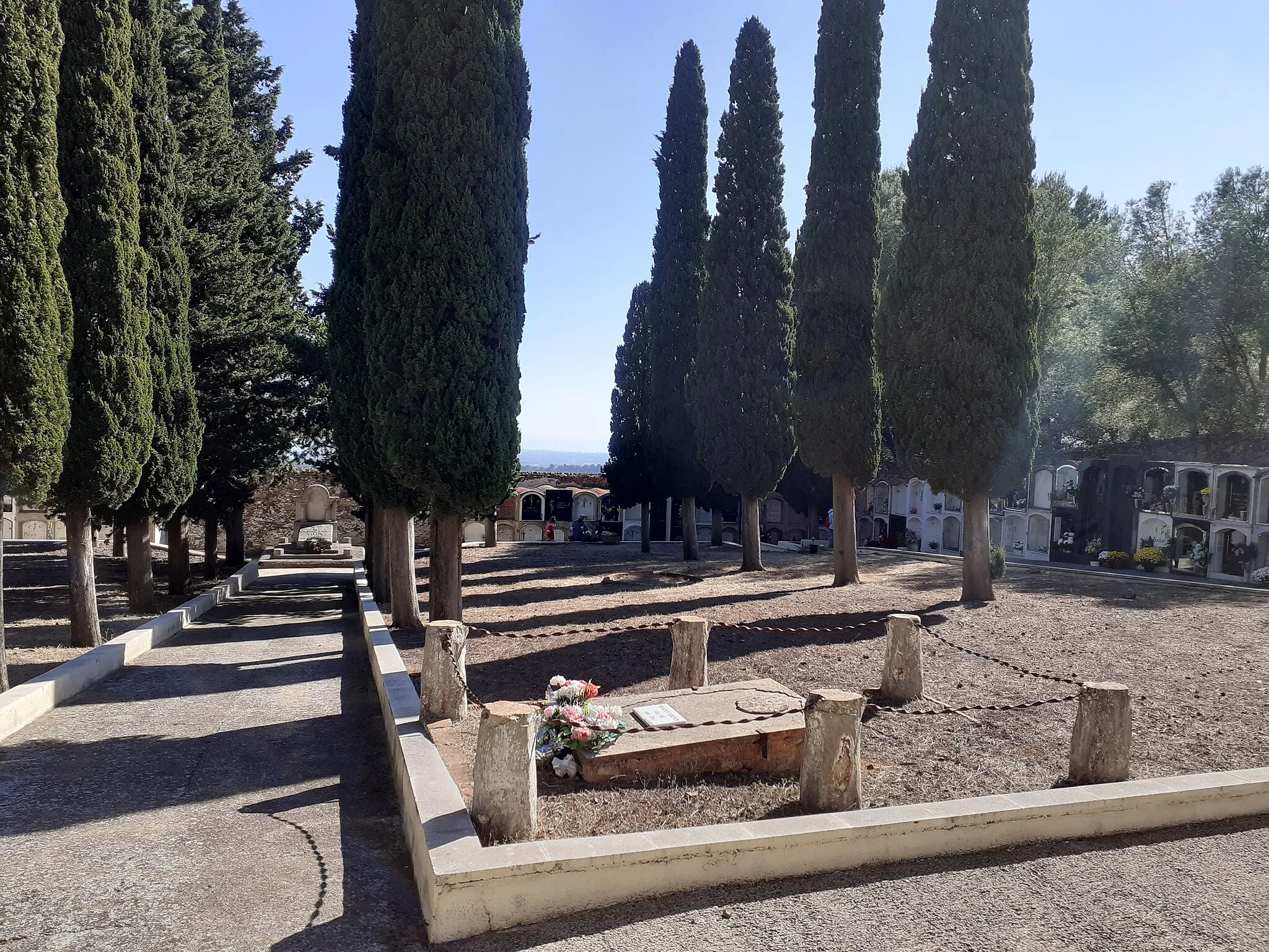 Photo showing: Cementiri de Vilanova d'Escornalbou
