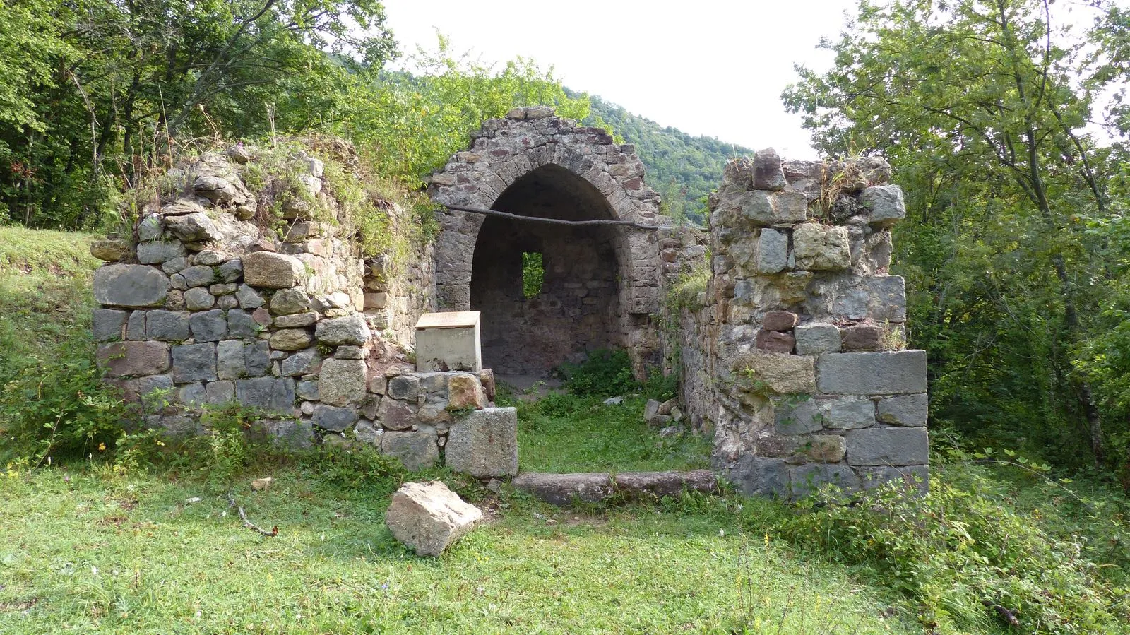Photo showing: Església de Sant Corneli de Ribelles (Albanyà)