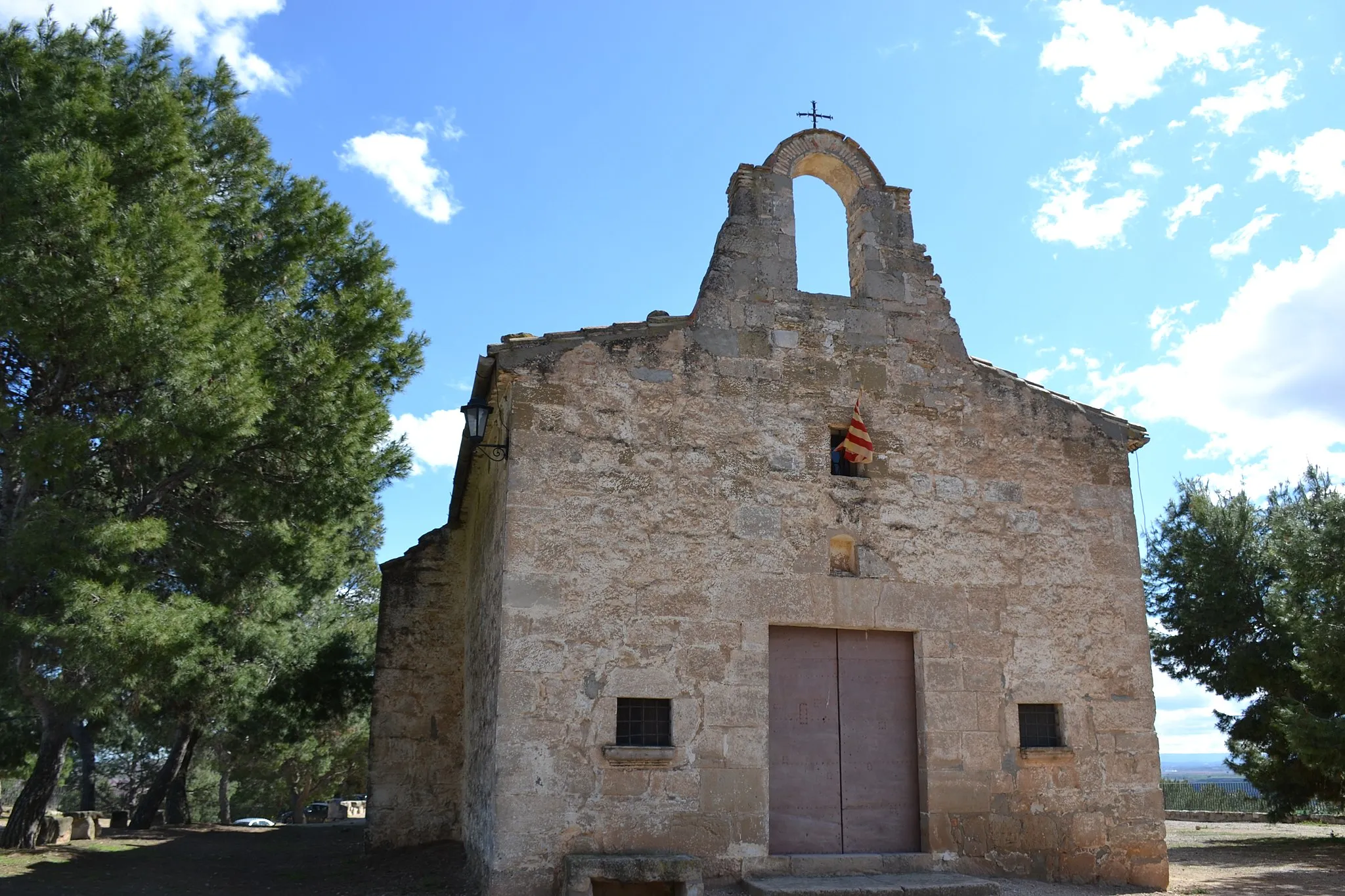 Photo showing: Ermita de la Mare de Déu de Carrassumada (Torres de Segre)

This is a photo of a building indexed in the Catalan heritage register as Bé Cultural d'Interès Local (BCIL) under the reference IPA-14688.