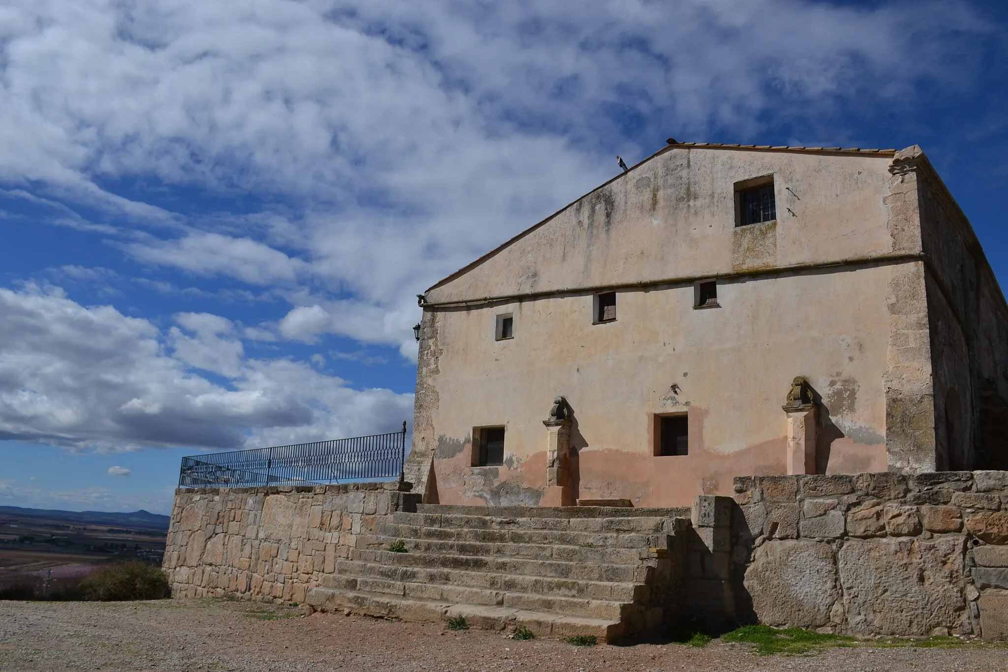 Photo showing: Ermita de la Mare de Déu de Carrassumada (Torres de Segre)

This is a photo of a building indexed in the Catalan heritage register as Bé Cultural d'Interès Local (BCIL) under the reference IPA-14688.