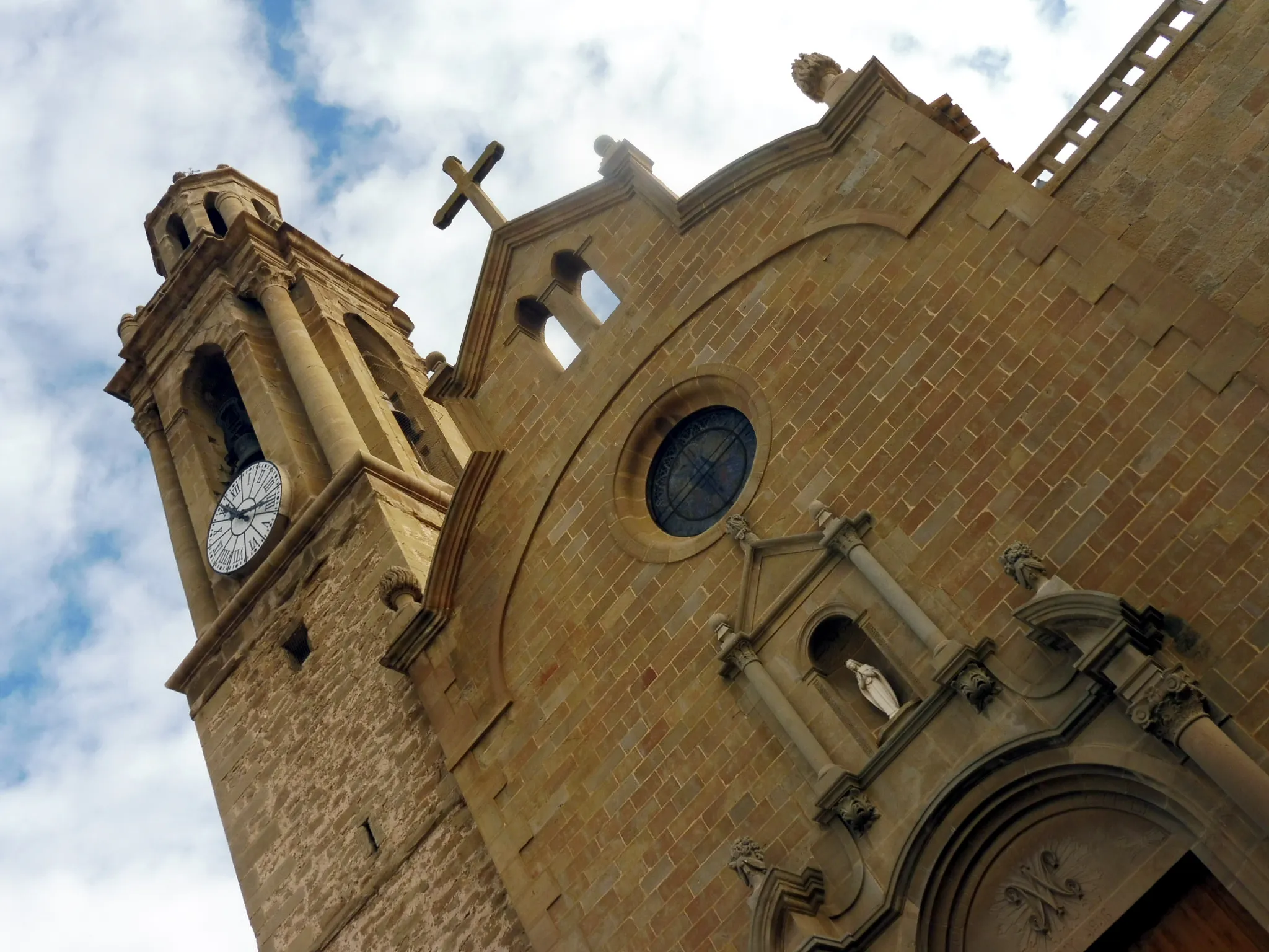 Photo showing: Església de la Mare de Déu de l'Assumpció (Montgai)

This is a photo of a building indexed in the Catalan heritage register as Bé Cultural d'Interès Local (BCIL) under the reference IPA-22253.